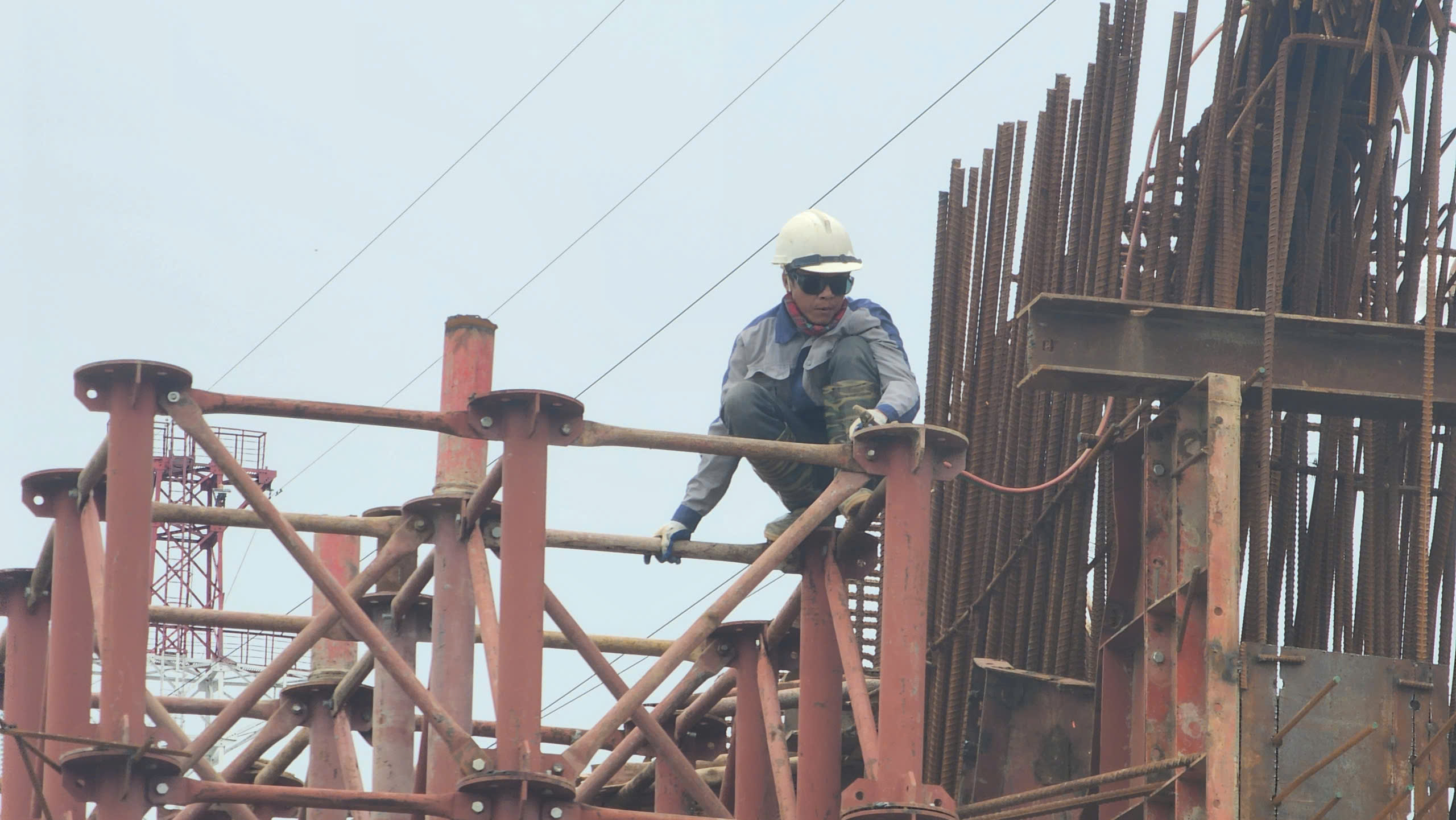 Cầu hơn 2.000 tỷ đồng ở Bắc Ninh tăng tốc thi công về đích- Ảnh 8. Cầu hơn 2.000 tỷ đồng ở Bắc Ninh tăng tốc thi công về đích- Ảnh 8.