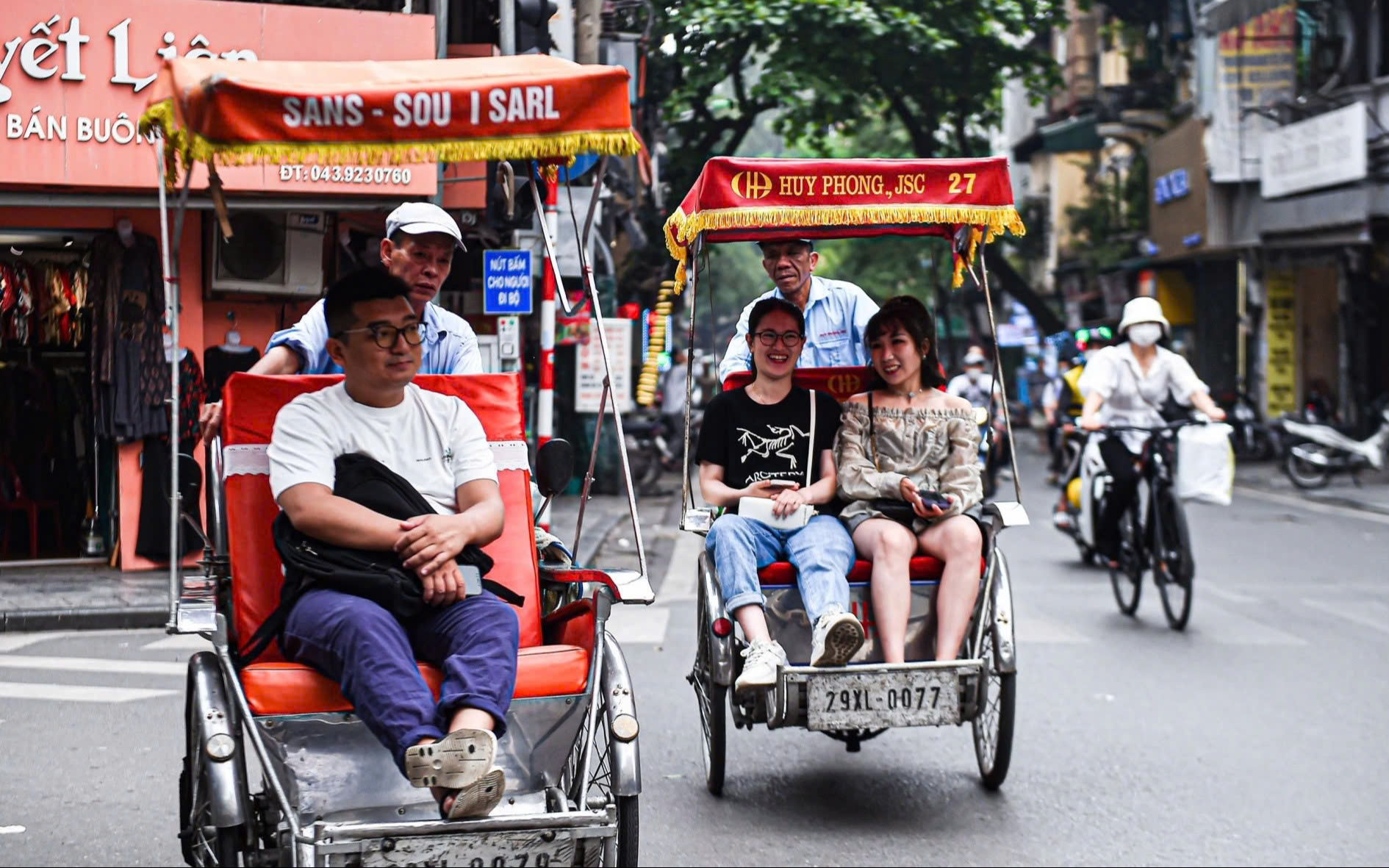 Hà Nội nghiên cứu thí điểm xích lô điện, xuồng điện phục vụ du lịch- Ảnh 1. Hà Nội nghiên cứu thí điểm xích lô điện, xuồng điện phục vụ du lịch- Ảnh 1.