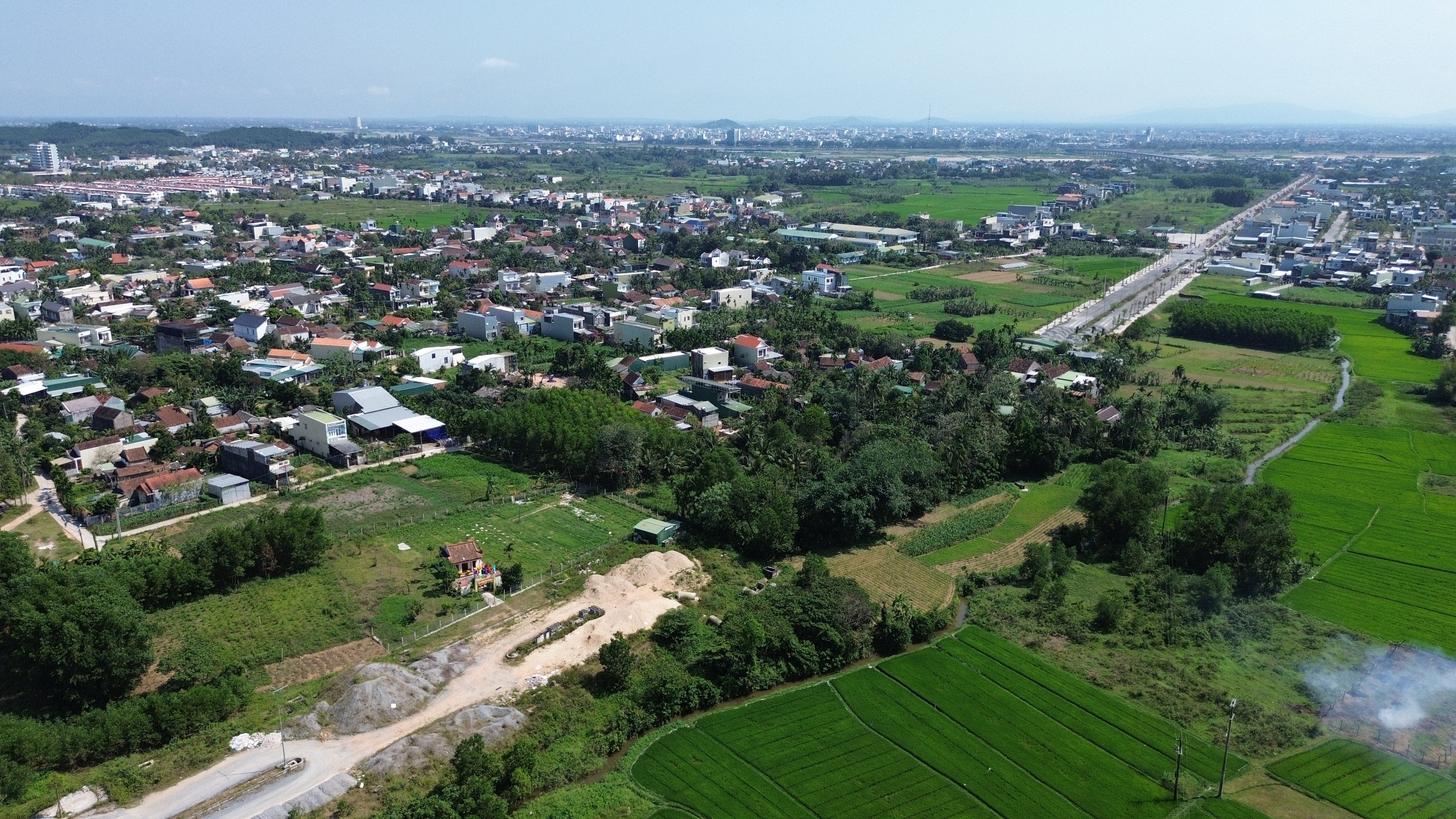 Cận cảnh dự &aacute;n đường gần 700 tỷ đồng ở Quảng Ng&atilde;i dở dang do vướng mặt bằng- Ảnh 8.