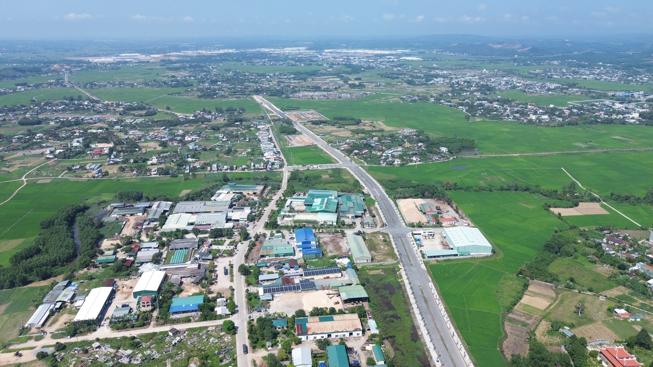 Cận cảnh dự &aacute;n đường gần 700 tỷ đồng ở Quảng Ng&atilde;i dở dang do vướng mặt bằng- Ảnh 2.