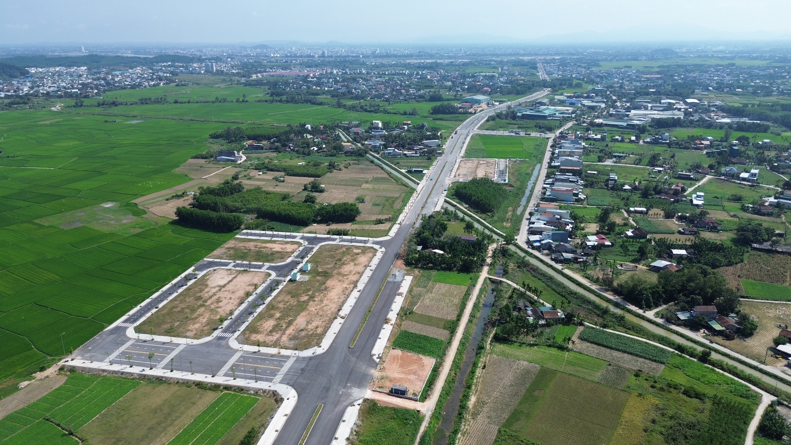 Cận cảnh dự &aacute;n đường gần 700 tỷ đồng ở Quảng Ng&atilde;i dở dang do vướng mặt bằng- Ảnh 4.