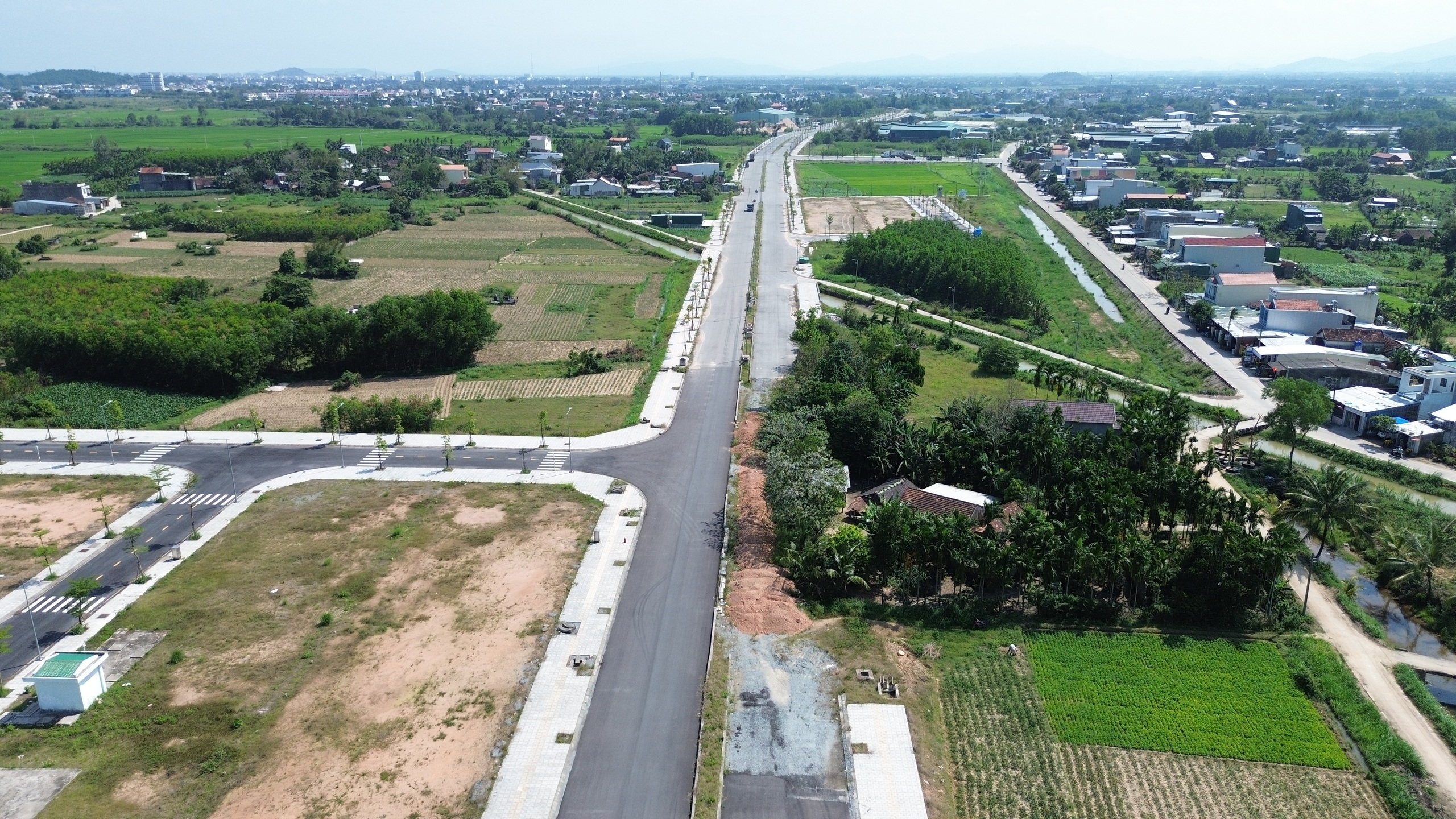 Cận cảnh dự &aacute;n đường gần 700 tỷ đồng ở Quảng Ng&atilde;i dở dang do vướng mặt bằng- Ảnh 6.