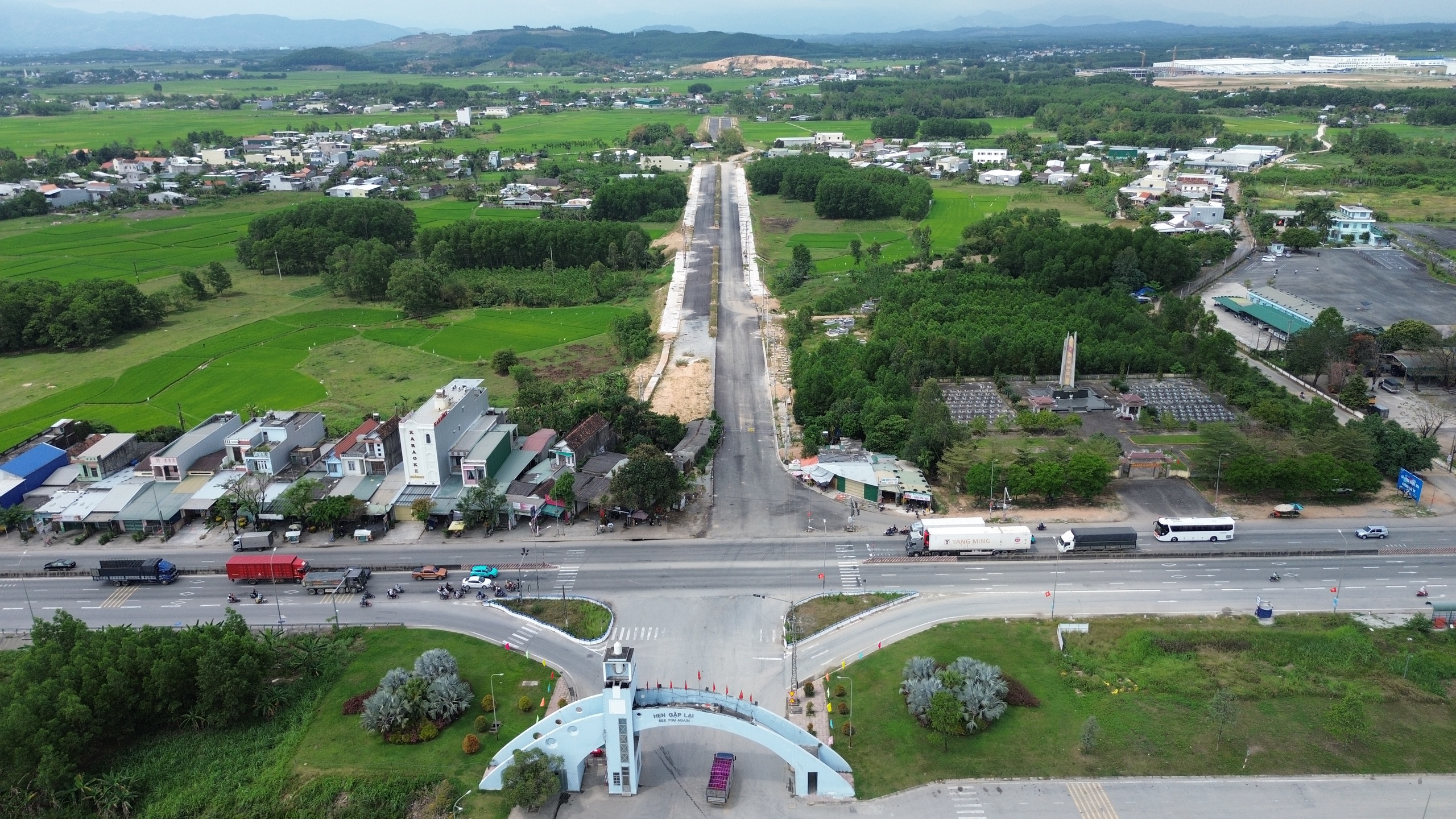 Cận cảnh dự &aacute;n đường gần 700 tỷ đồng ở Quảng Ng&atilde;i dở dang do vướng mặt bằng- Ảnh 11.