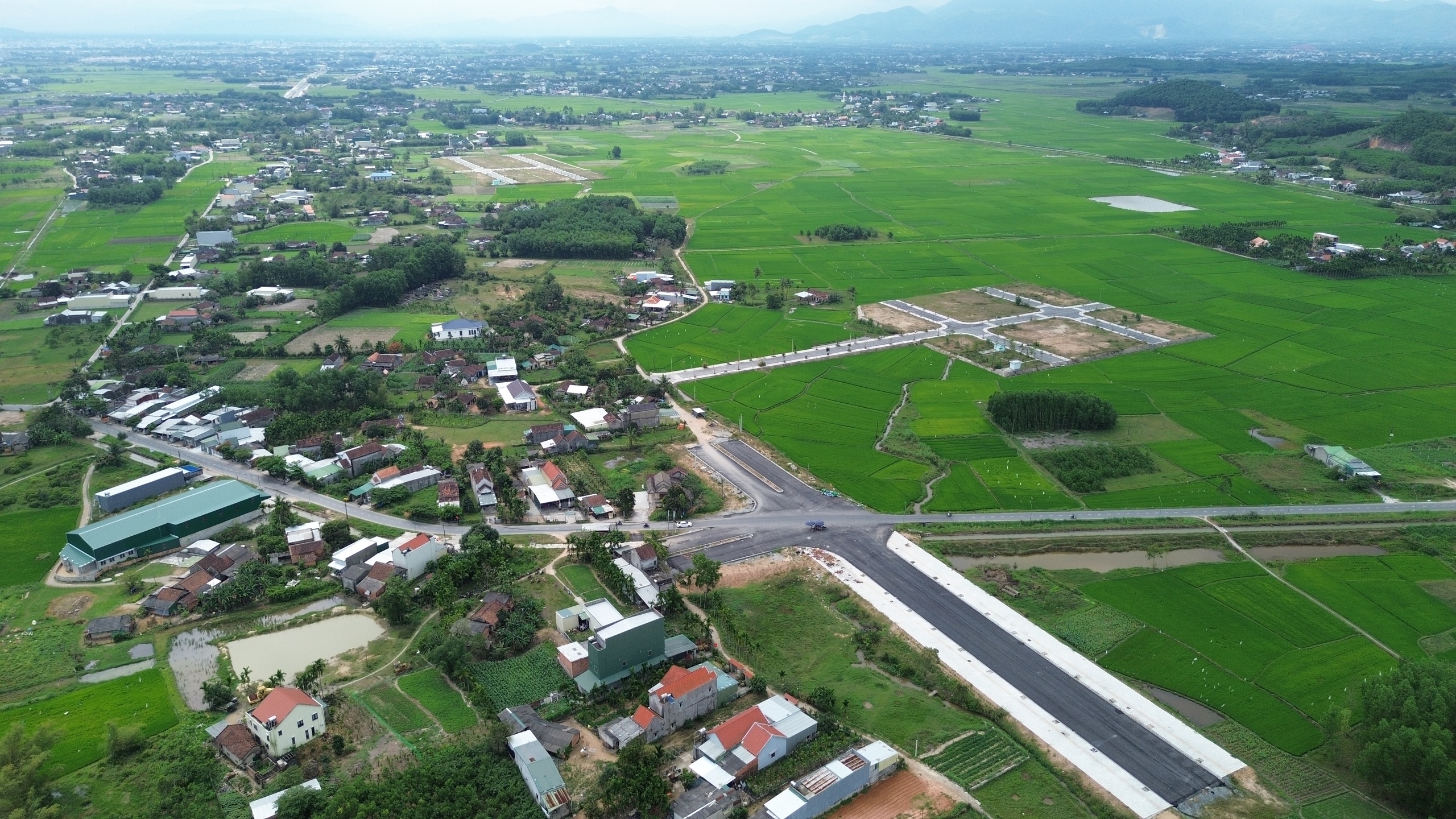 Cận cảnh dự &aacute;n đường gần 700 tỷ đồng ở Quảng Ng&atilde;i dở dang do vướng mặt bằng- Ảnh 14.