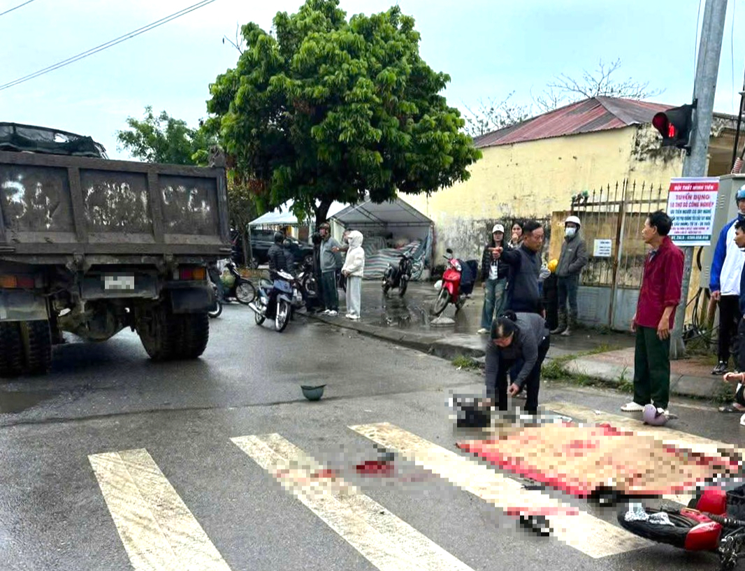 Xe tải tông xe máy điện ở Hải Phòng, hai bà cháu thương vong- Ảnh 1. Xe tải tông xe máy điện ở Hải Phòng, hai bà cháu thương vong- Ảnh 1.