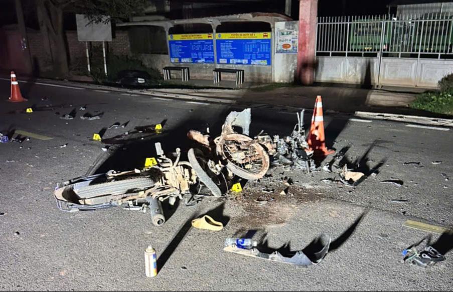 Ban ATGT tỉnh Lạng Sơn thăm hỏi gia đình nạn nhân vụ hai mô tô đấu đầu, bốn người tử vong- Ảnh 1. Ban ATGT tỉnh Lạng Sơn thăm hỏi gia đình nạn nhân vụ hai mô tô đấu đầu, bốn người tử vong- Ảnh 1.