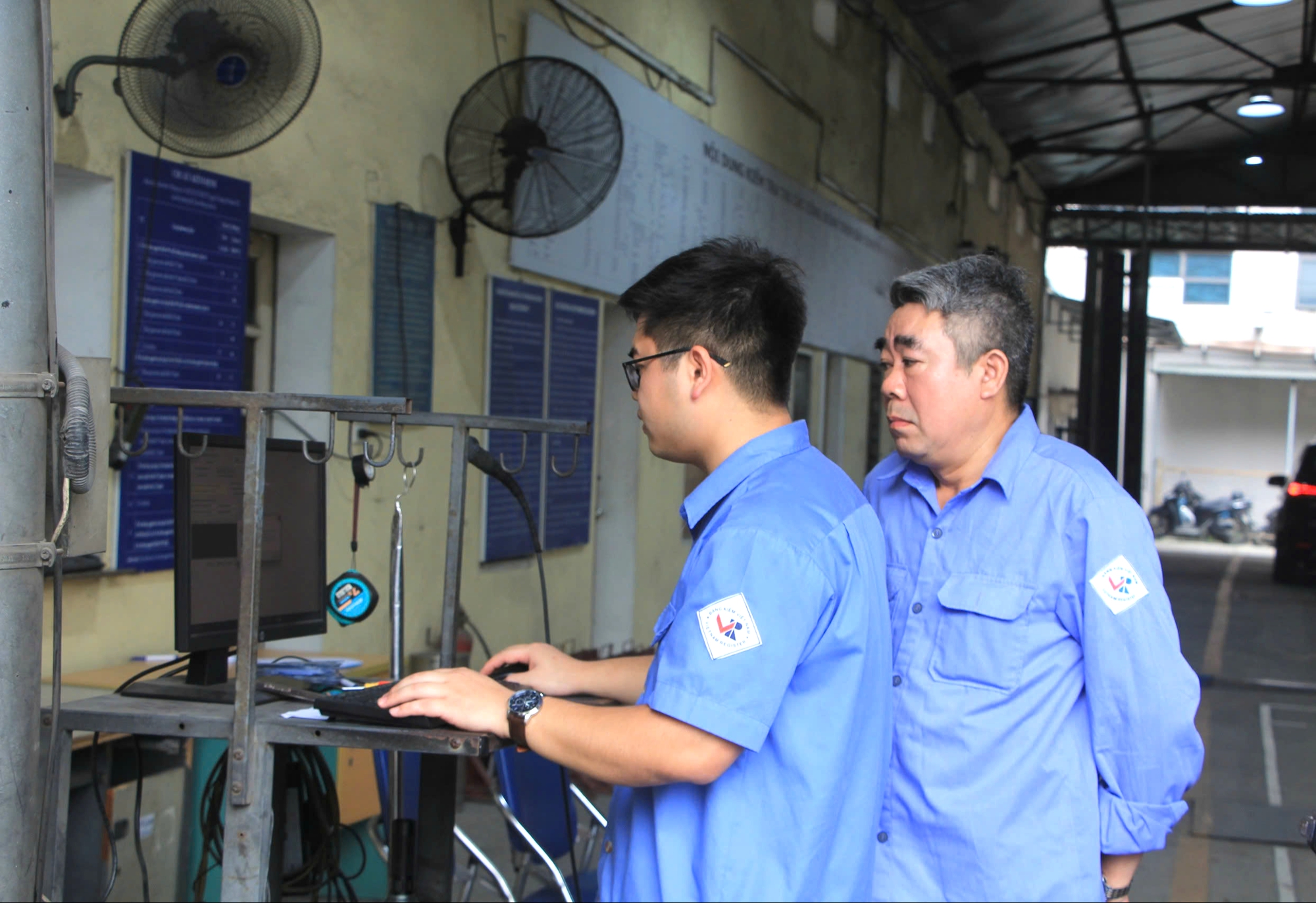 Đề xuất bỏ thời hạn hiệu lực chứng chỉ đăng kiểm viên- Ảnh 1. Đề xuất bỏ thời hạn hiệu lực chứng chỉ đăng kiểm viên- Ảnh 1.