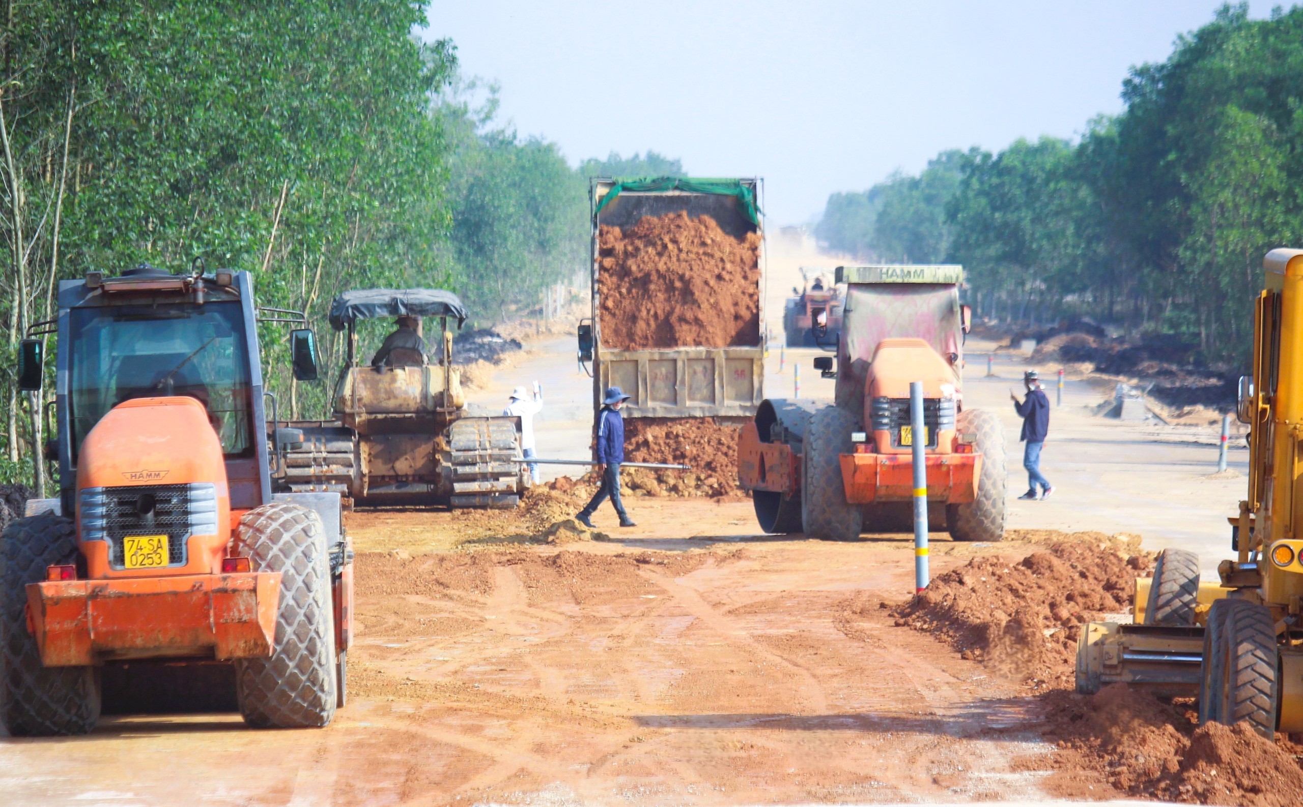 Quảng Trị: Đẩy nhanh dự &aacute;n đường tr&aacute;nh Đ&ocirc;ng H&agrave;, th&aacute;ng 6 nối th&ocirc;ng to&agrave;n tuyến- Ảnh 1.