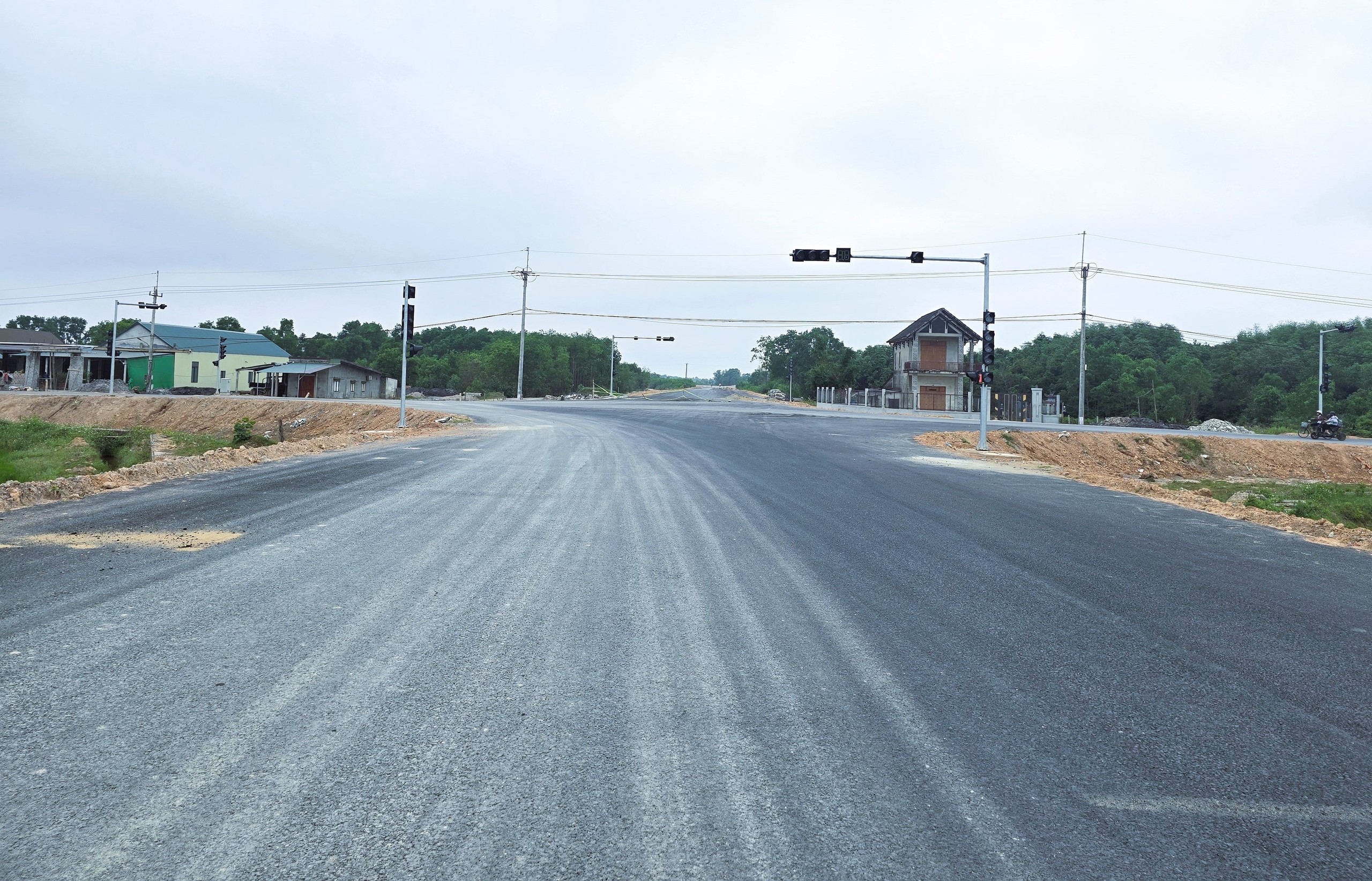 Quảng Trị: Đẩy nhanh dự &aacute;n đường tr&aacute;nh Đ&ocirc;ng H&agrave;, th&aacute;ng 6 nối th&ocirc;ng to&agrave;n tuyến- Ảnh 4.