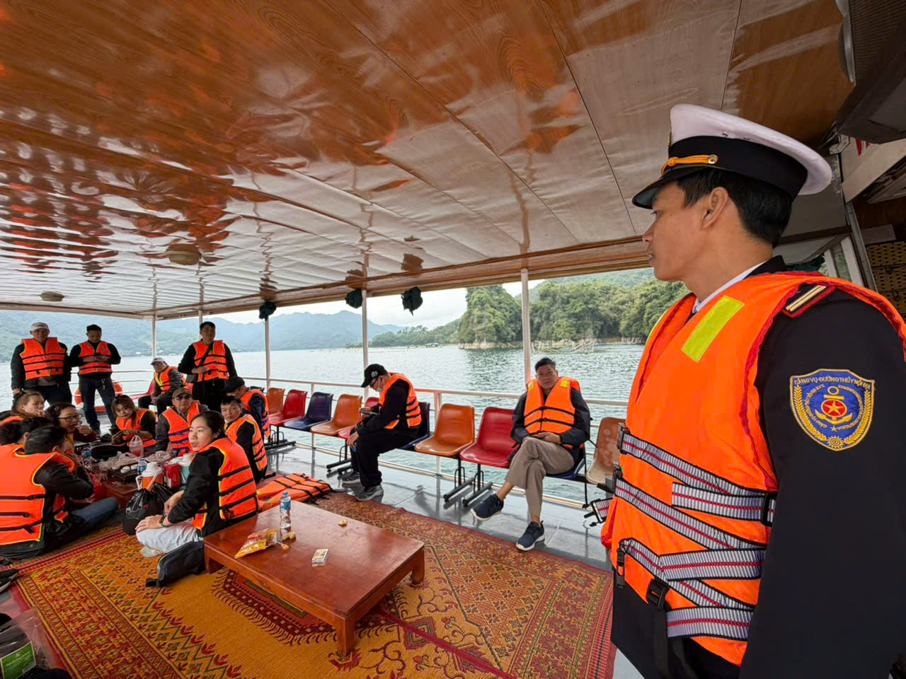 Xử phạt hàng chục trường hợp vi phạm giao thông đường thủy trên hồ Hòa Bình- Ảnh 7. Xử phạt hàng chục trường hợp vi phạm giao thông đường thủy trên hồ Hòa Bình- Ảnh 7.