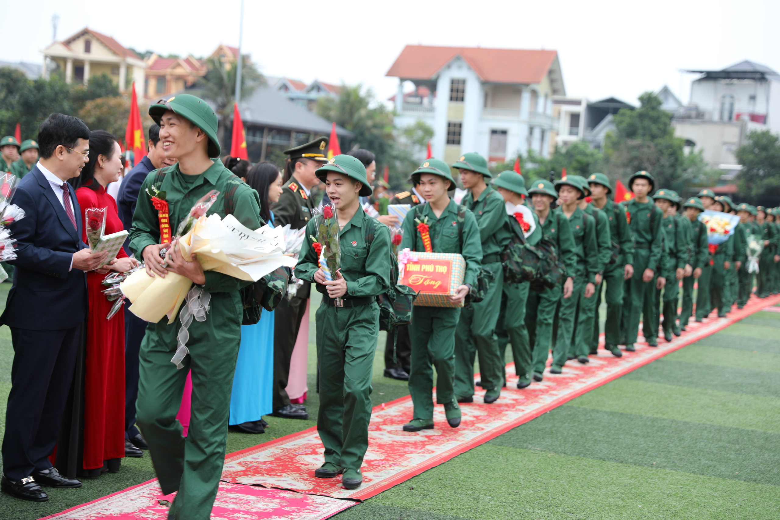 Hơn 10.000 thanh ni&ecirc;n ở Gia Lai, Kh&aacute;nh H&ograve;a, Ph&uacute; Thọ l&ecirc;n đường nhập ngũ- Ảnh 16.