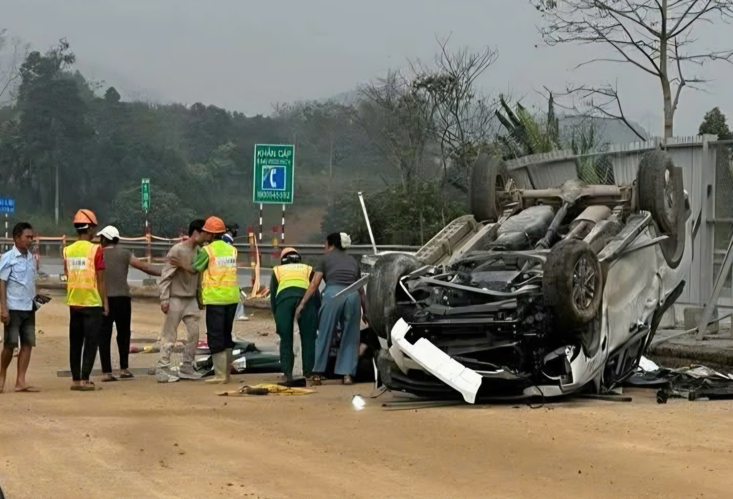 Tăng cường giải pháp bảo đảm ATGT khi mở rộng cao tốc Nội Bài - Lào Cai- Ảnh 1. Tăng cường giải pháp bảo đảm ATGT khi mở rộng cao tốc Nội Bài - Lào Cai- Ảnh 1.