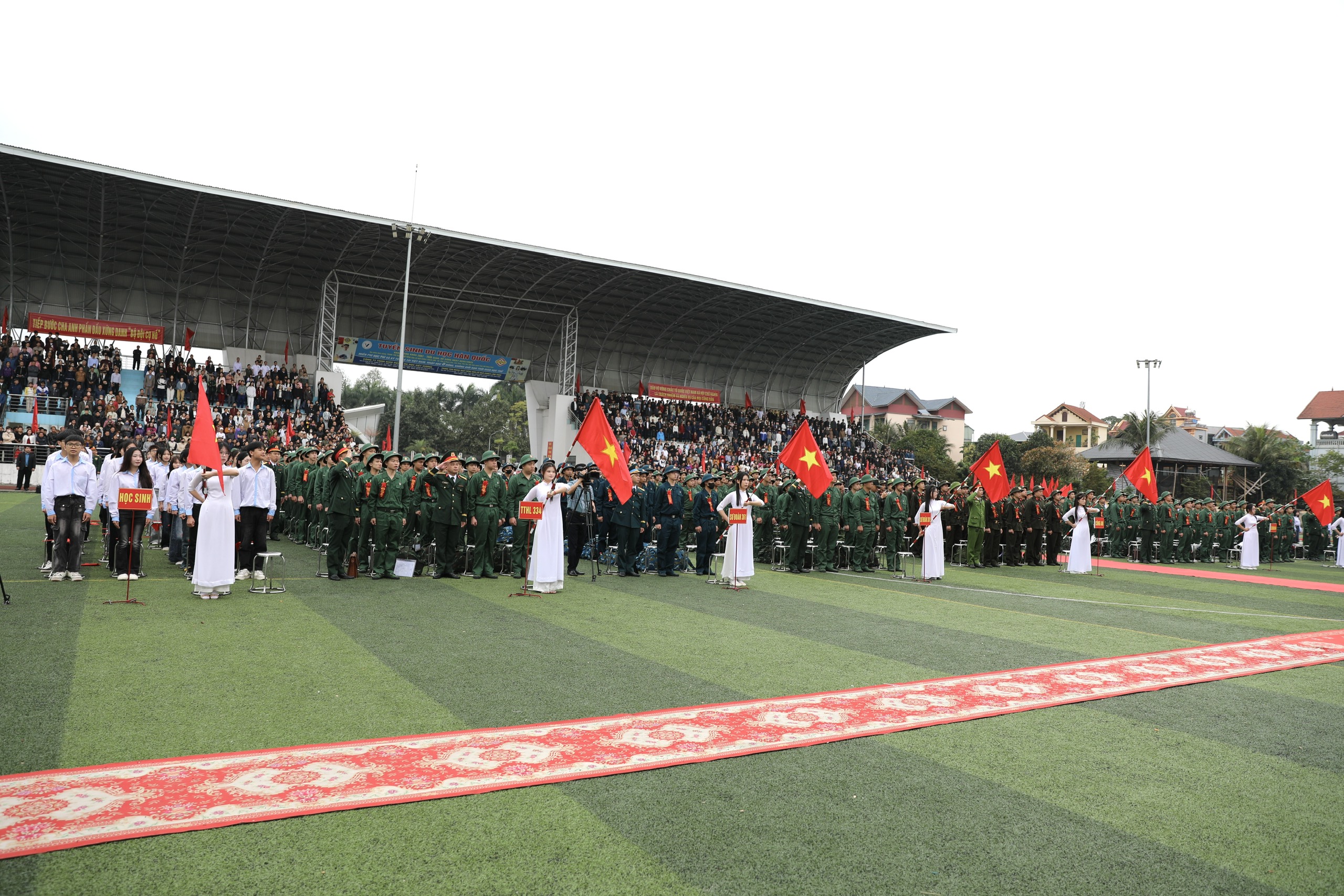 Hơn 10.000 thanh ni&ecirc;n ở Gia Lai, Kh&aacute;nh H&ograve;a, Ph&uacute; Thọ l&ecirc;n đường nhập ngũ- Ảnh 12.
