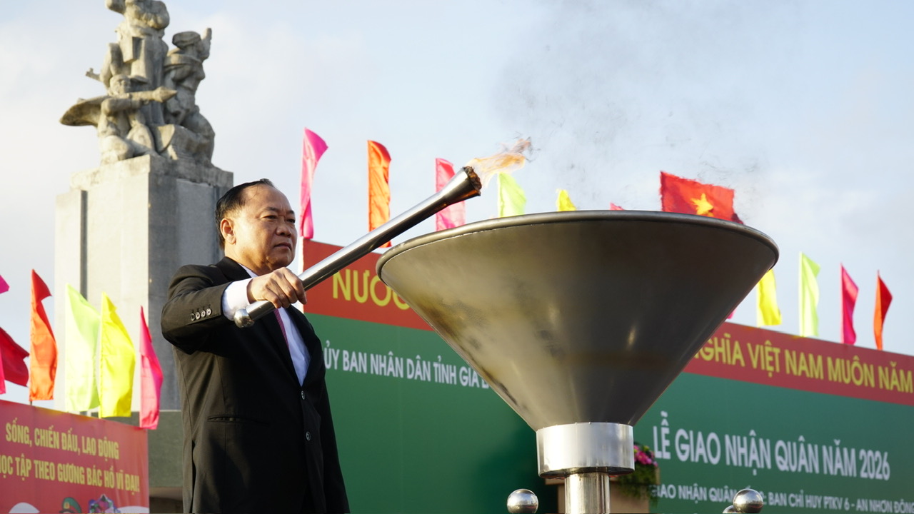 H&agrave;ng ngh&igrave;n thanh ni&ecirc;n miền Trung l&ecirc;n đường nhập ngũ- Ảnh 7.