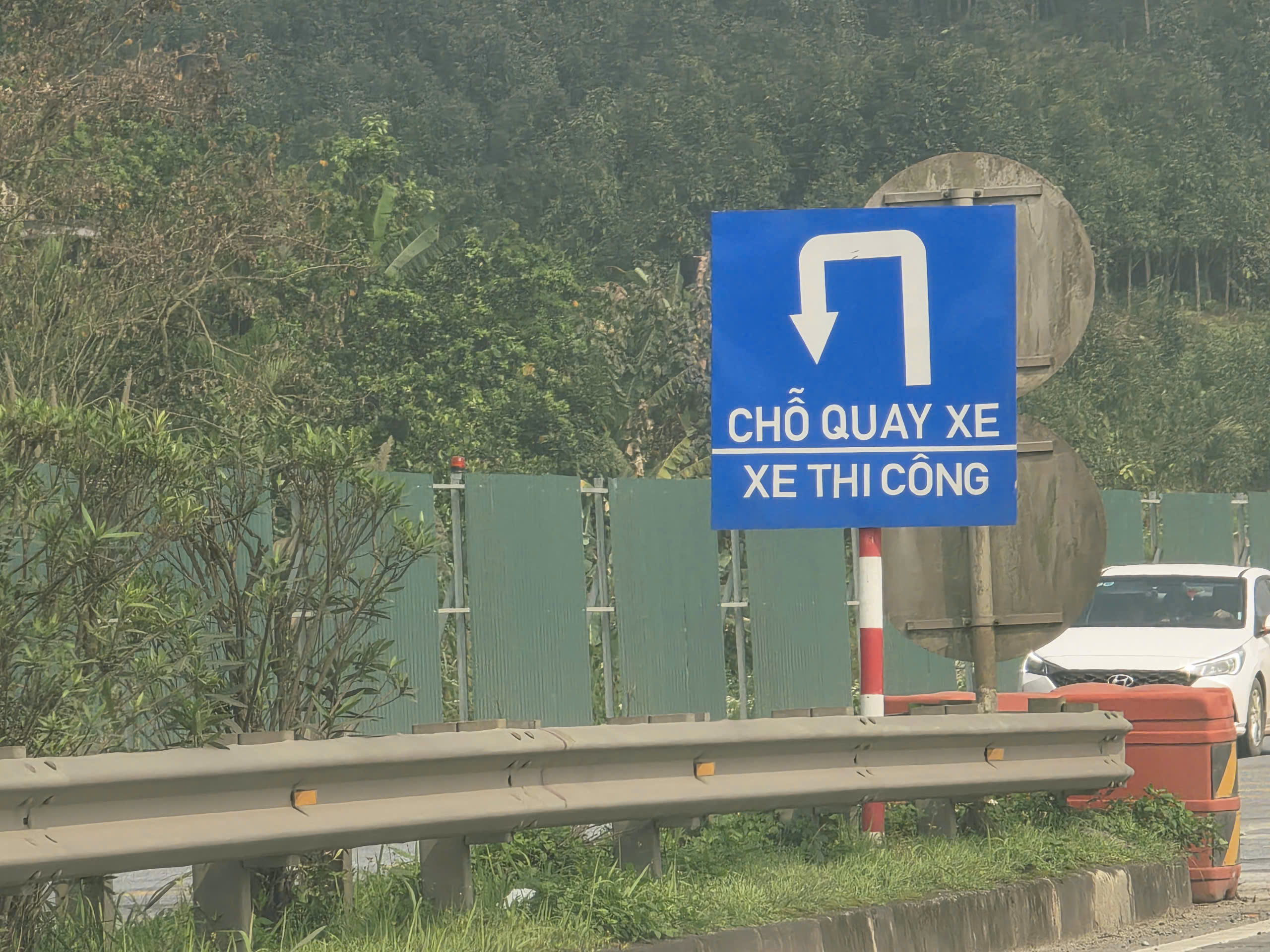 Tăng cường giải pháp bảo đảm ATGT khi mở rộng cao tốc Nội Bài - Lào Cai- Ảnh 5. Tăng cường giải pháp bảo đảm ATGT khi mở rộng cao tốc Nội Bài - Lào Cai- Ảnh 5.