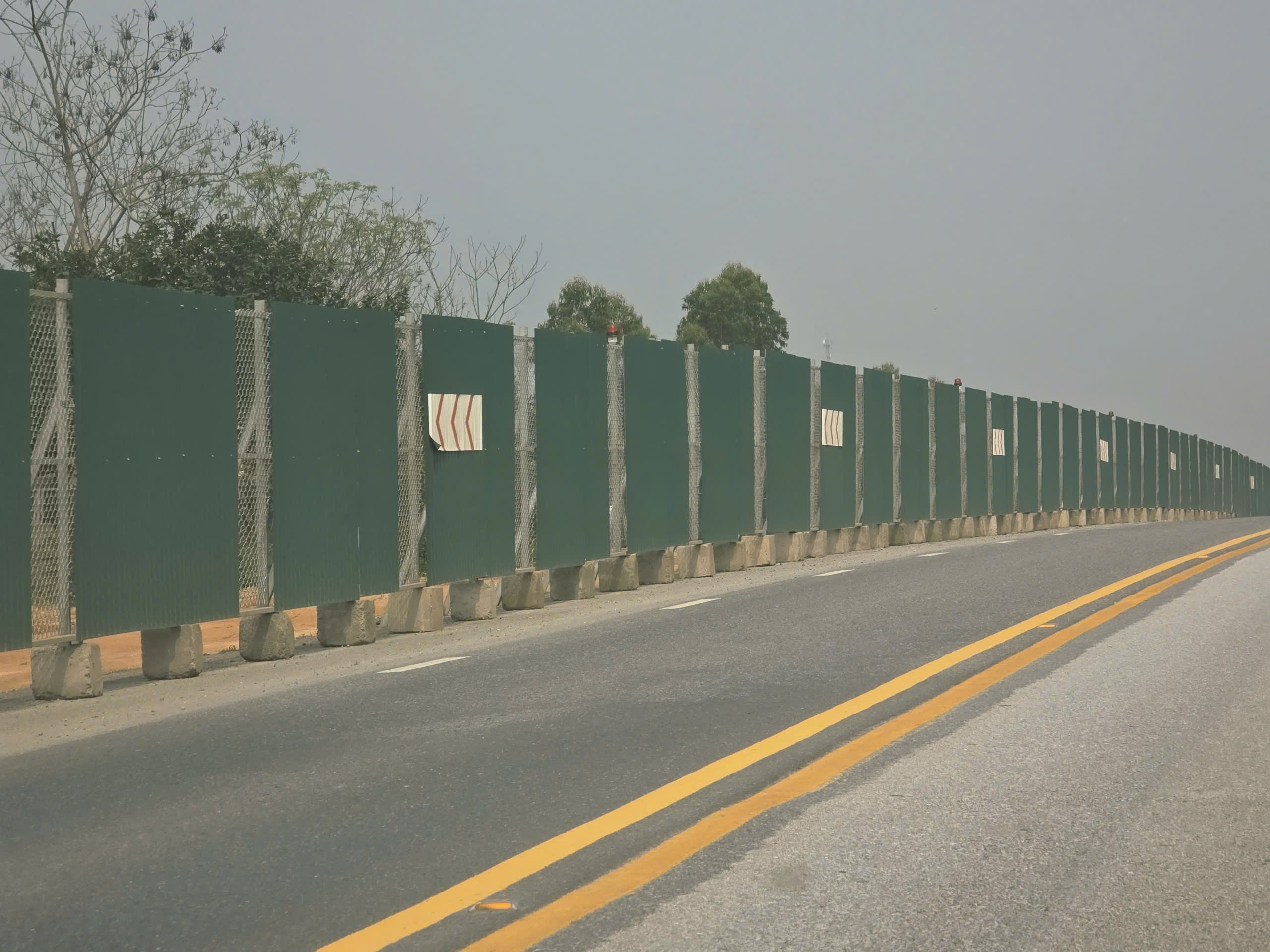 Tăng cường giải pháp bảo đảm ATGT khi mở rộng cao tốc Nội Bài - Lào Cai- Ảnh 7. Tăng cường giải pháp bảo đảm ATGT khi mở rộng cao tốc Nội Bài - Lào Cai- Ảnh 7.