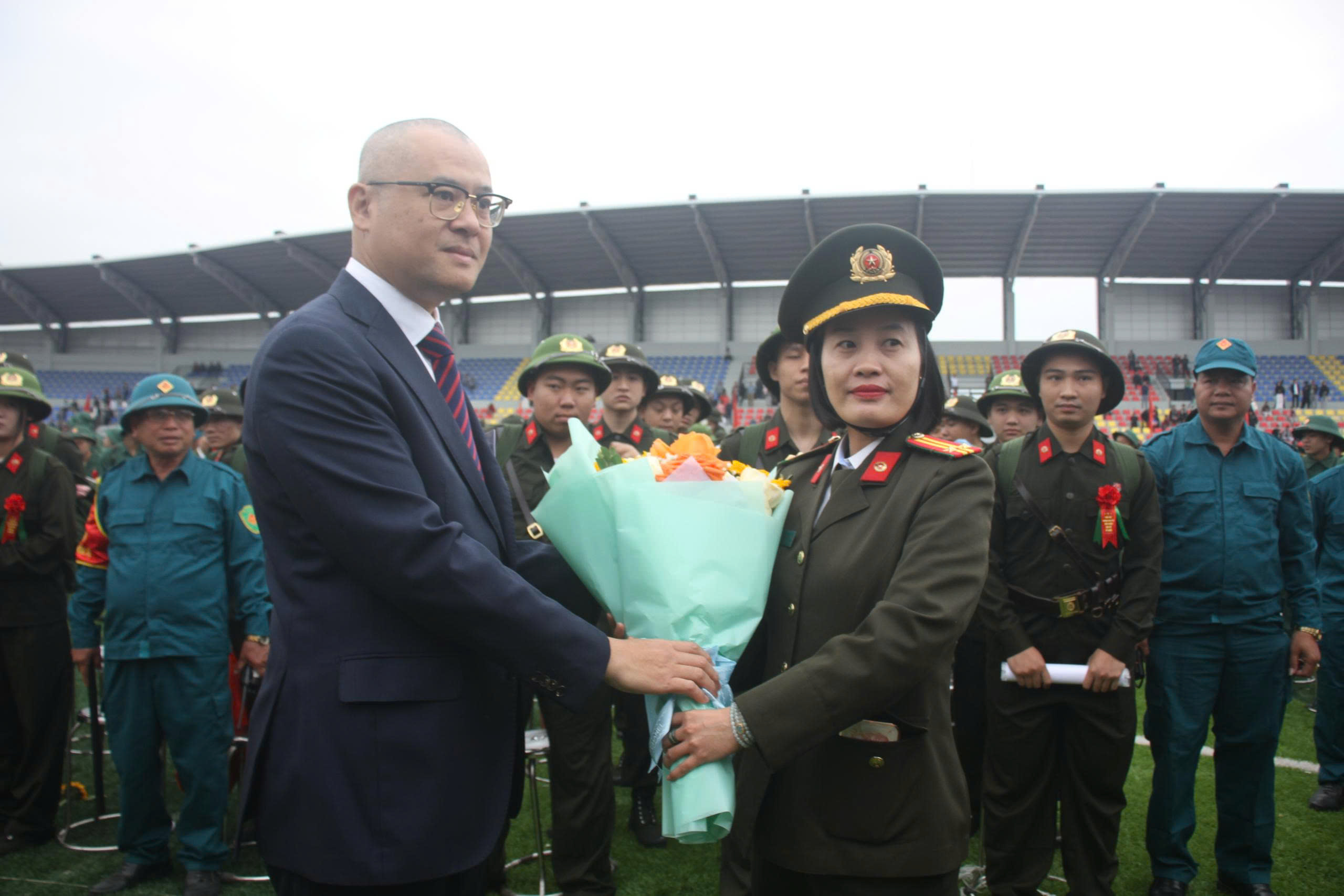 Hơn 10.000 thanh ni&ecirc;n ở Gia Lai, Kh&aacute;nh H&ograve;a, Ph&uacute; Thọ l&ecirc;n đường nhập ngũ- Ảnh 17.