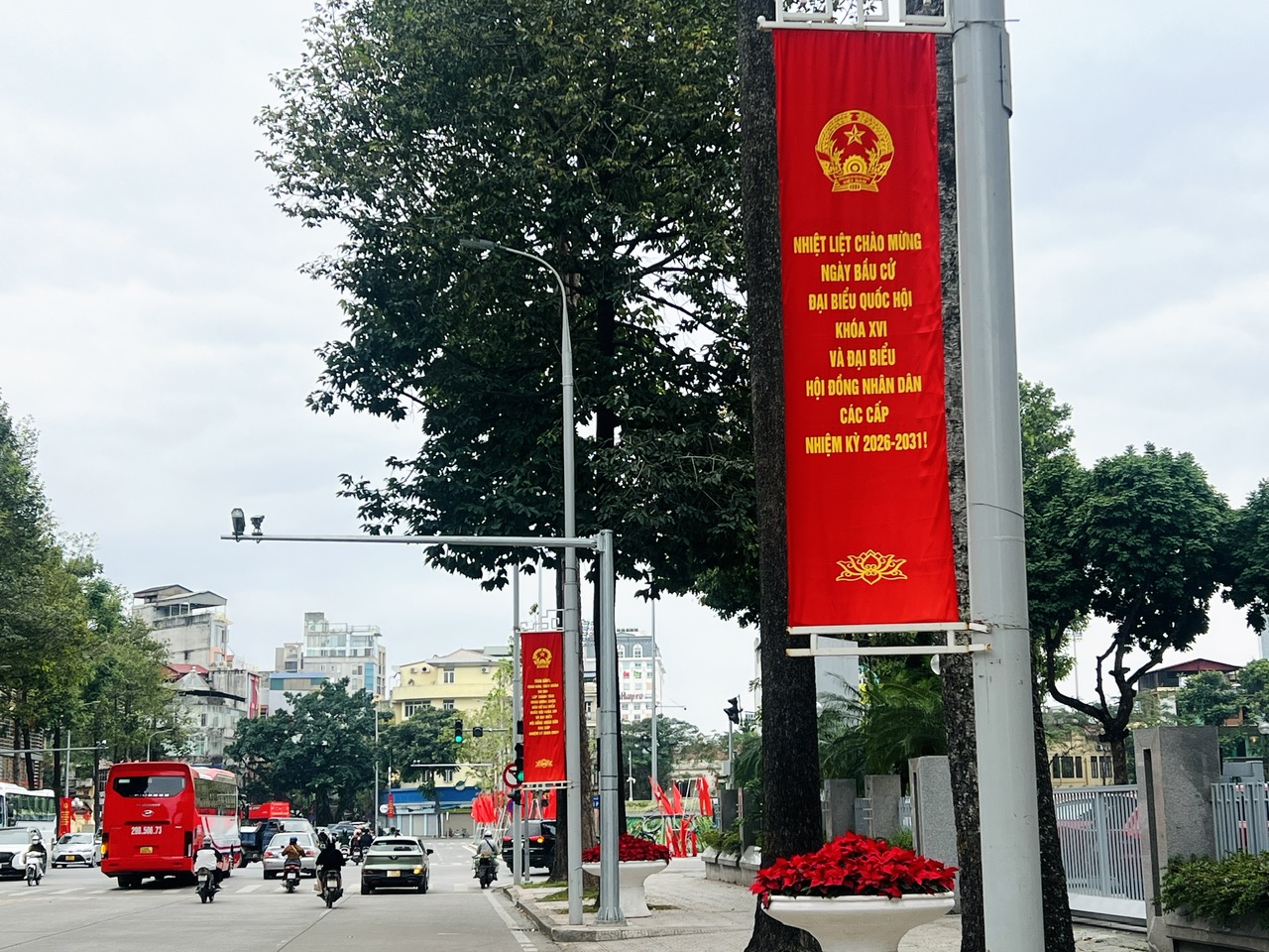 H&agrave; Nội rực rỡ cờ hoa hướng về ng&agrave;y hội non s&ocirc;ng- Ảnh 3.