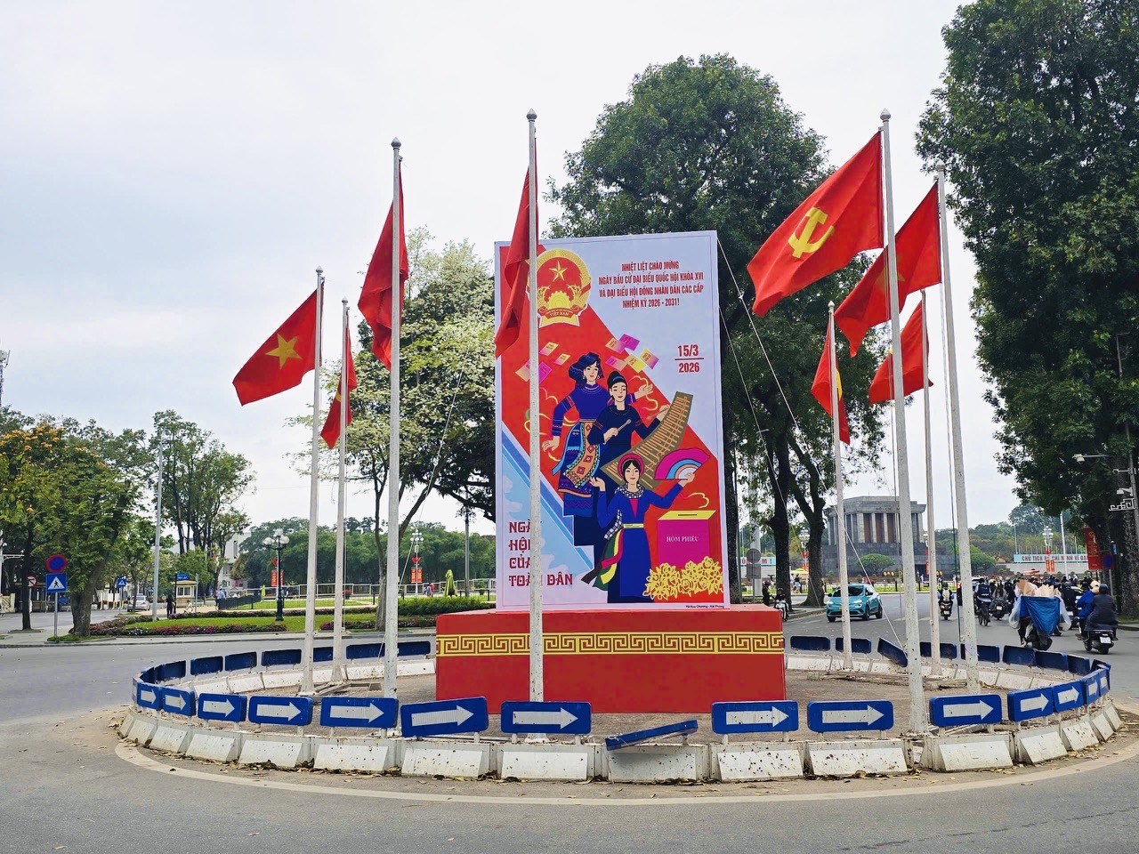 H&agrave; Nội rực rỡ cờ hoa hướng về ng&agrave;y hội non s&ocirc;ng- Ảnh 5.