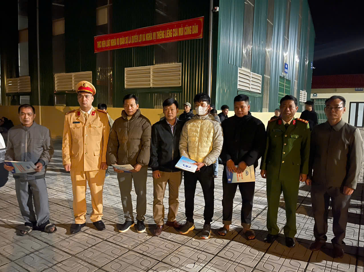 Ban ATGT tỉnh Lạng Sơn thăm hỏi gia đình nạn nhân vụ hai mô tô đấu đầu, bốn người tử vong- Ảnh 3. Ban ATGT tỉnh Lạng Sơn thăm hỏi gia đình nạn nhân vụ hai mô tô đấu đầu, bốn người tử vong- Ảnh 3.