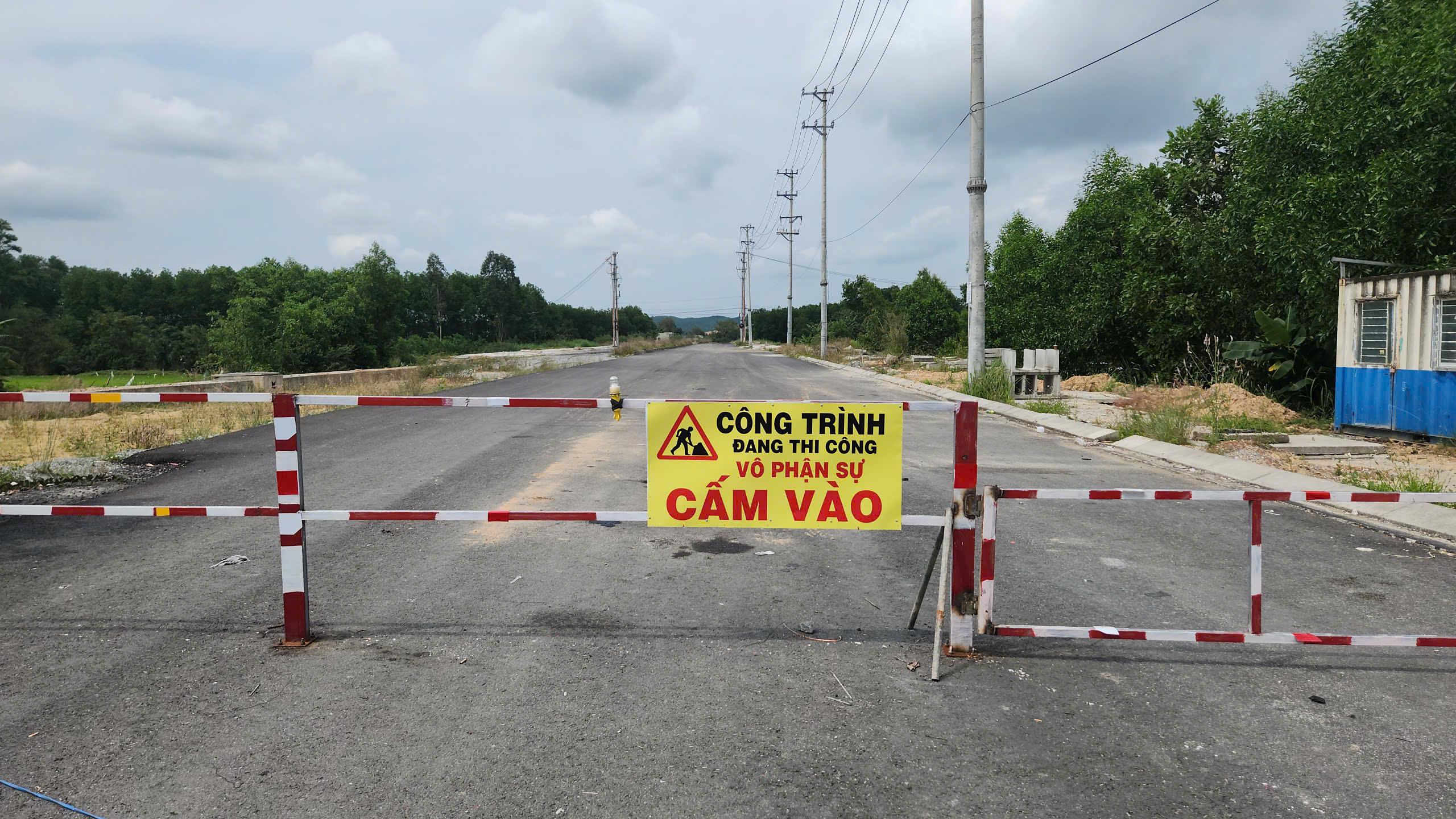 Cận cảnh dự &aacute;n đường gần 700 tỷ đồng ở Quảng Ng&atilde;i dở dang do vướng mặt bằng- Ảnh 15.