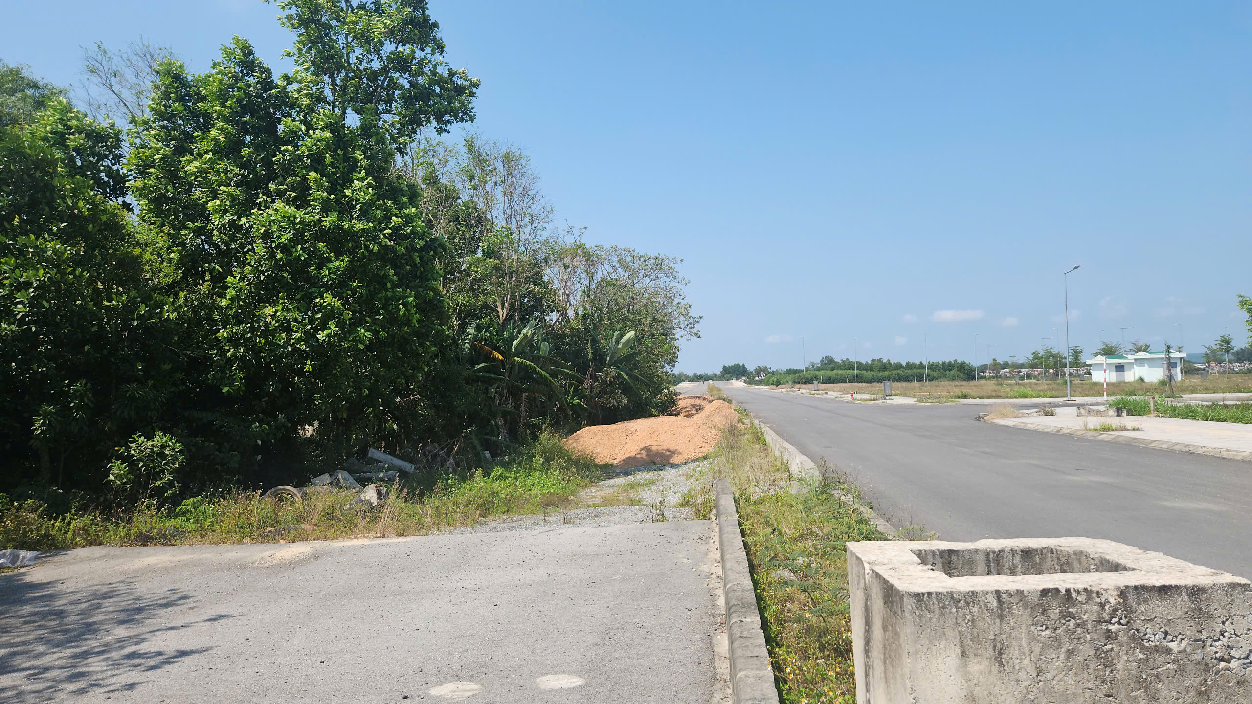 Cận cảnh dự &aacute;n đường gần 700 tỷ đồng ở Quảng Ng&atilde;i dở dang do vướng mặt bằng- Ảnh 7.