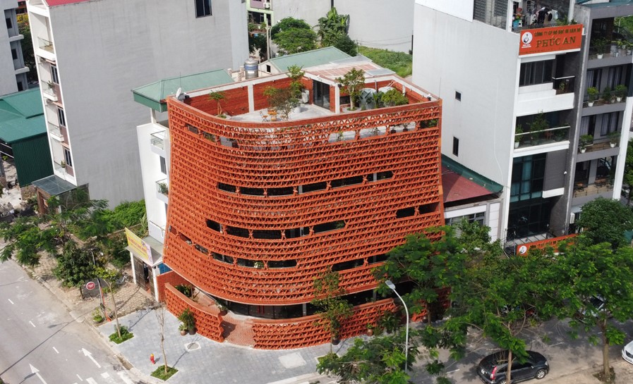 Định vị bản sắc từ vật liệu gạch, ngói- Ảnh 1. Định vị bản sắc từ vật liệu gạch, ngói- Ảnh 1.