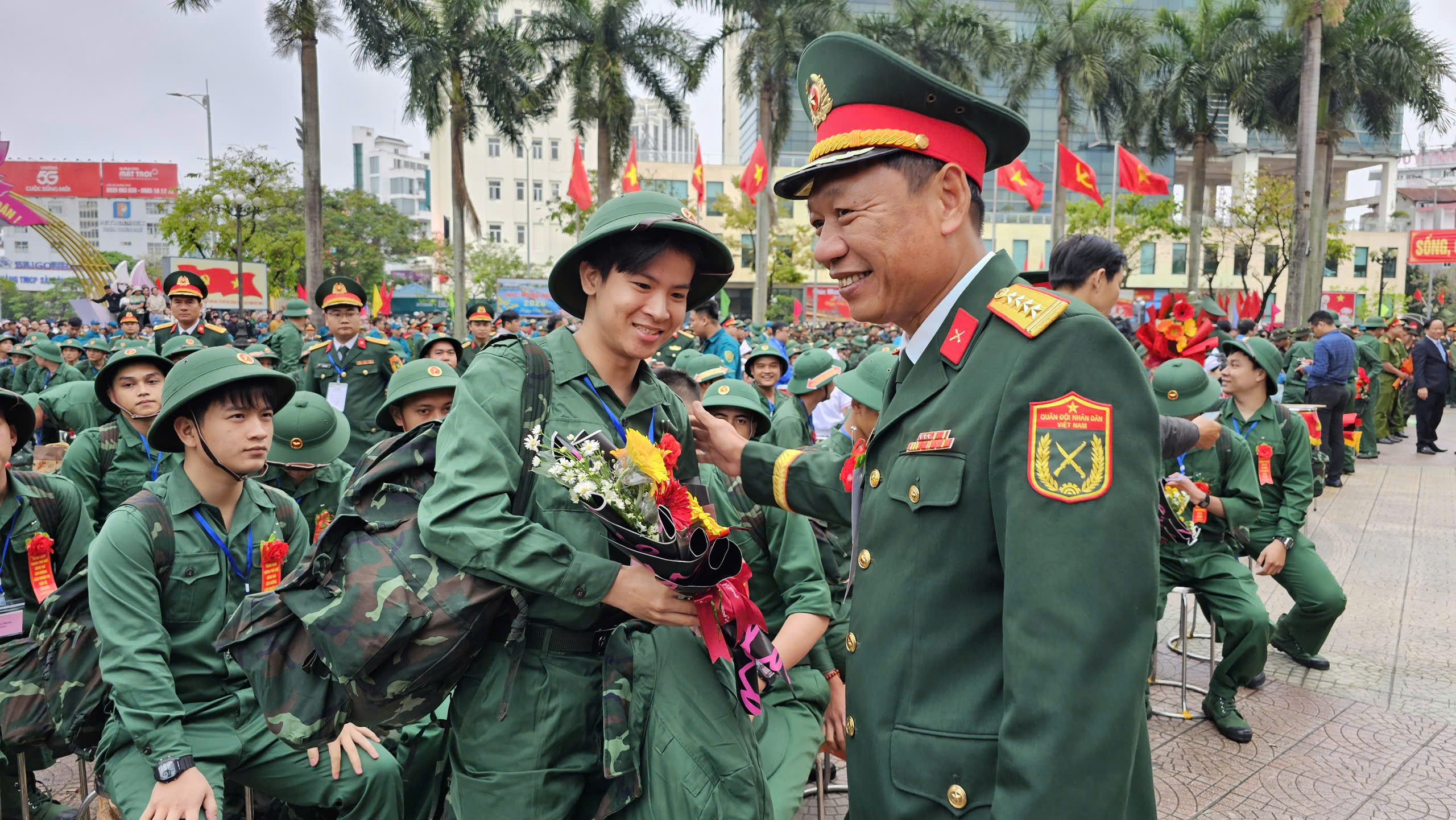 Thanh ni&ecirc;n Cố đ&ocirc; Huế hăng h&aacute;i l&ecirc;n đường nhập ngũ- Ảnh 5.