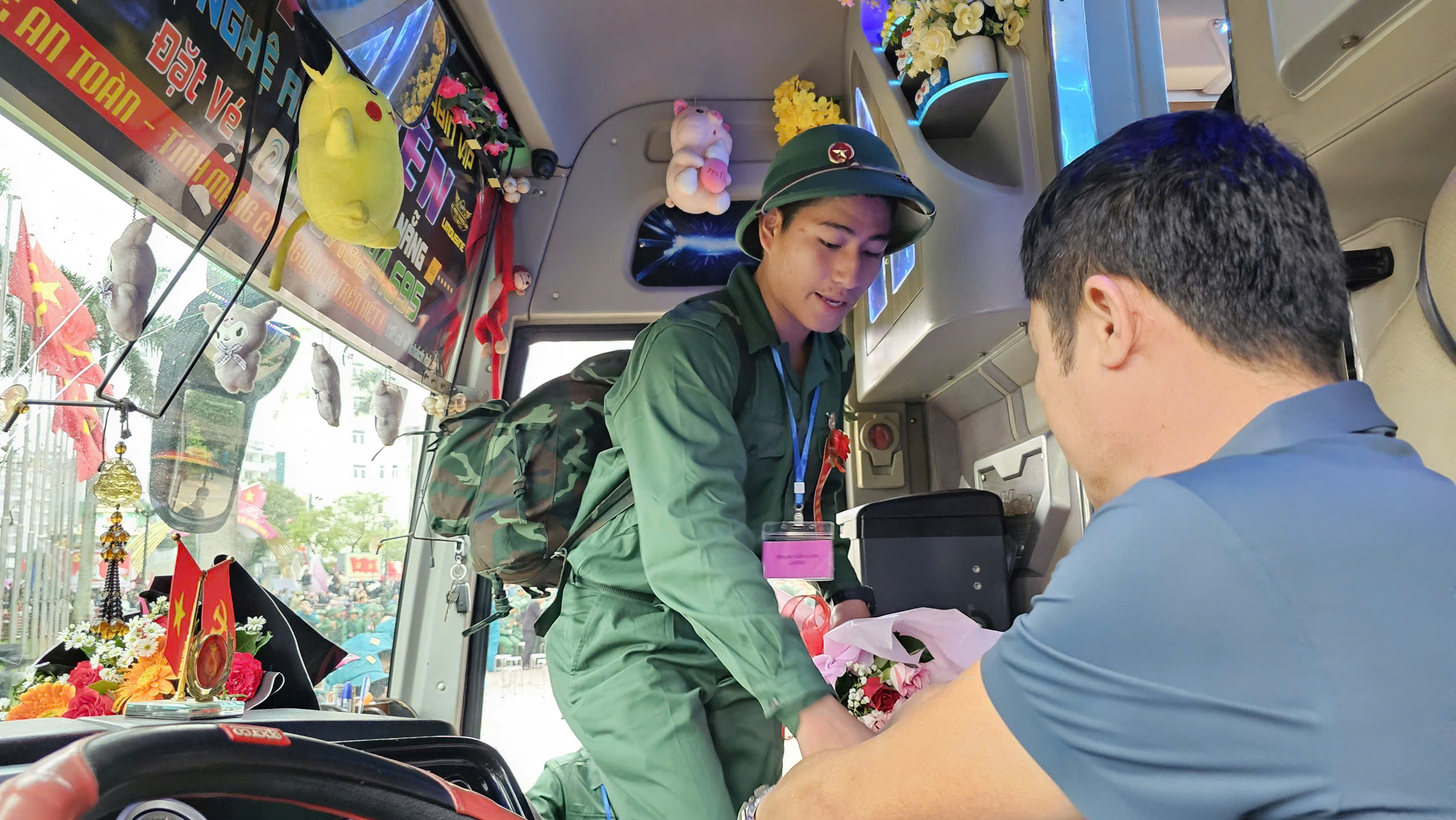 Thanh ni&ecirc;n Cố đ&ocirc; Huế hăng h&aacute;i l&ecirc;n đường nhập ngũ- Ảnh 10.