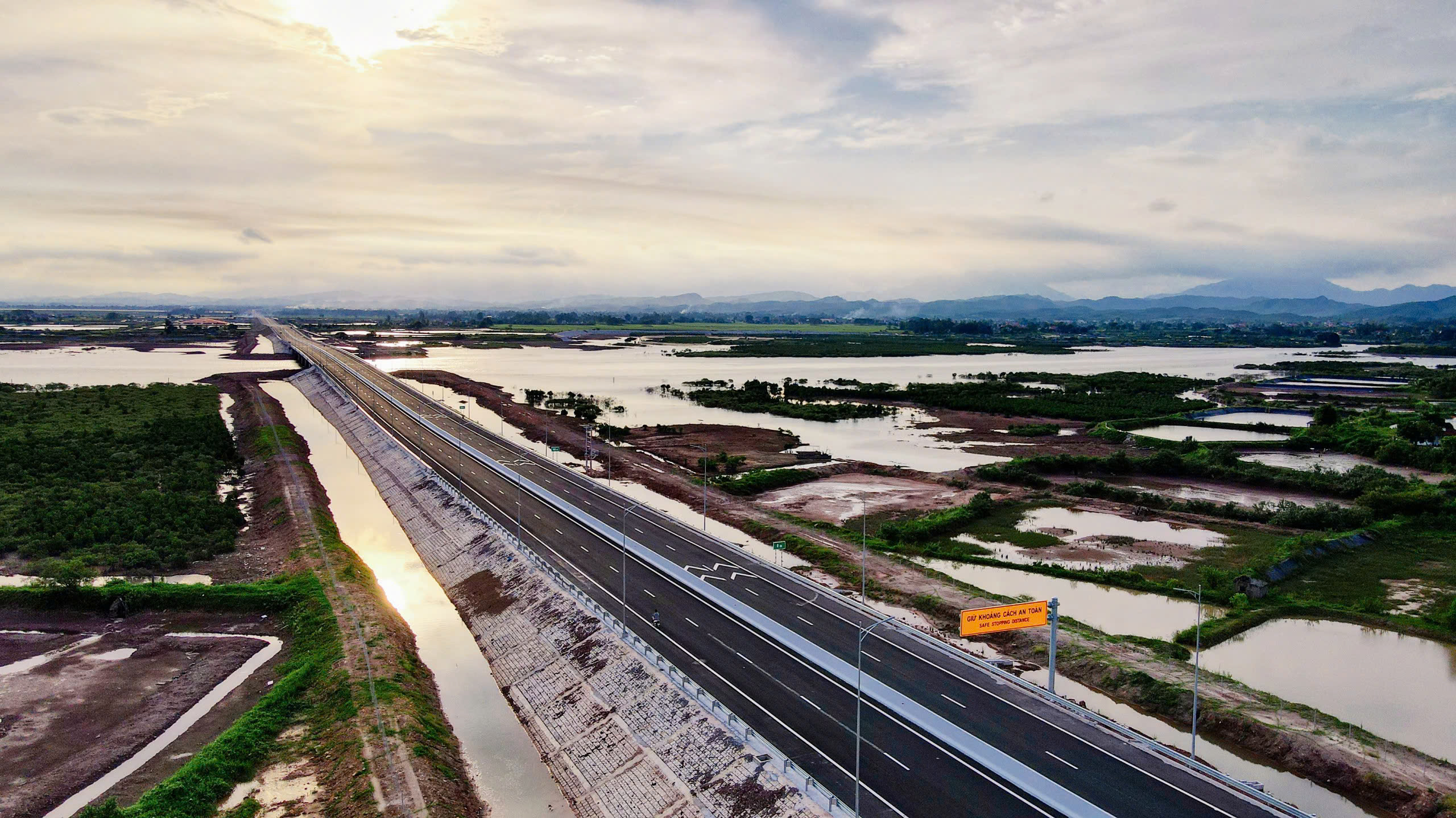 Cần gần 500.000 tỷ đồng đầu tư ho&agrave;n chỉnh c&aacute;c tuyến cao tốc ph&acirc;n kỳ- Ảnh 4.