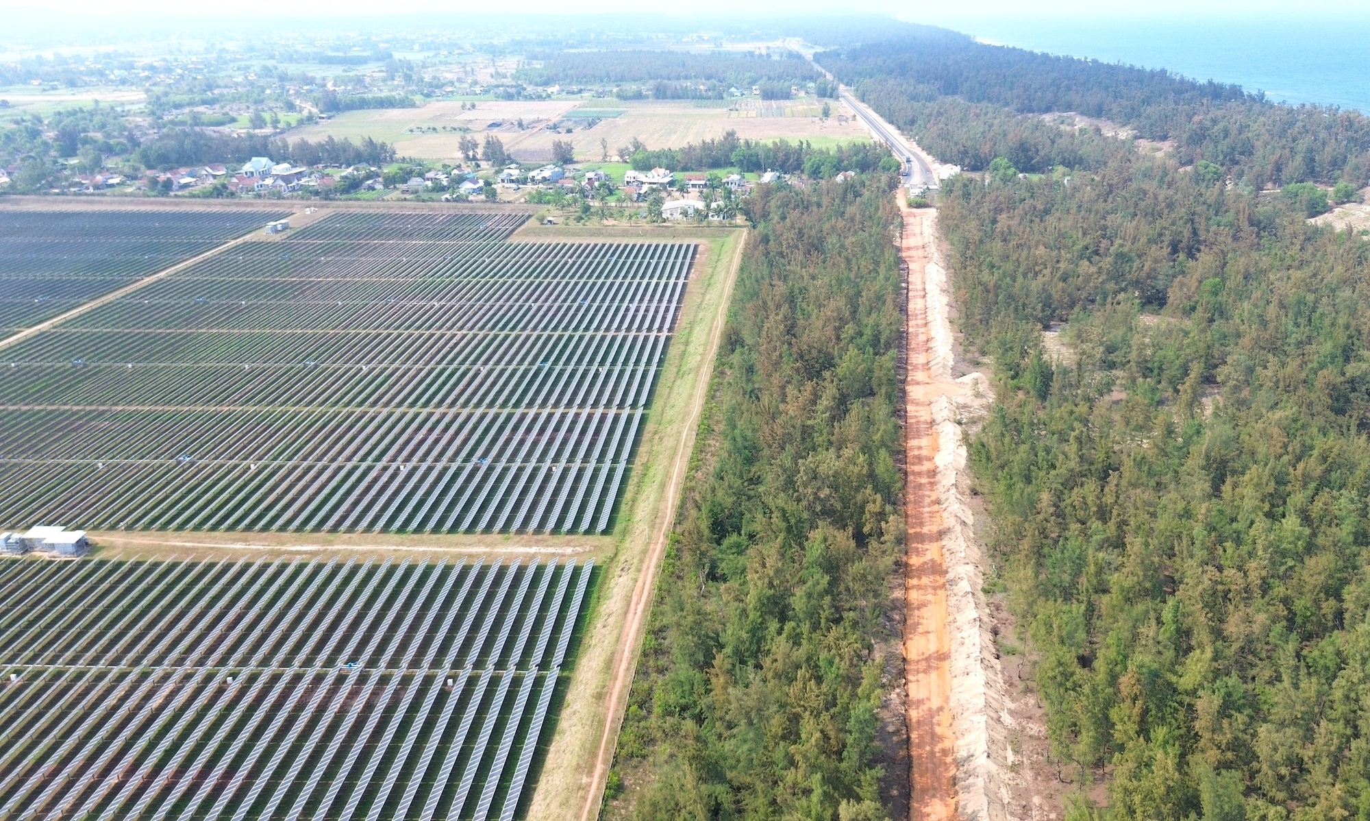 Quảng Ng&atilde;i tăng tốc thi c&ocirc;ng nối d&agrave;i đường ven biển- Ảnh 5.