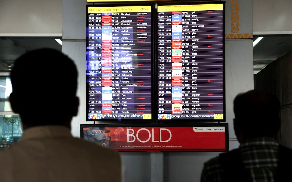 Nhiều nước gấp r&uacute;t sắp xếp đưa c&ocirc;ng d&acirc;n mắc kẹt v&igrave; xung đột Trung Đ&ocirc;ng về nước