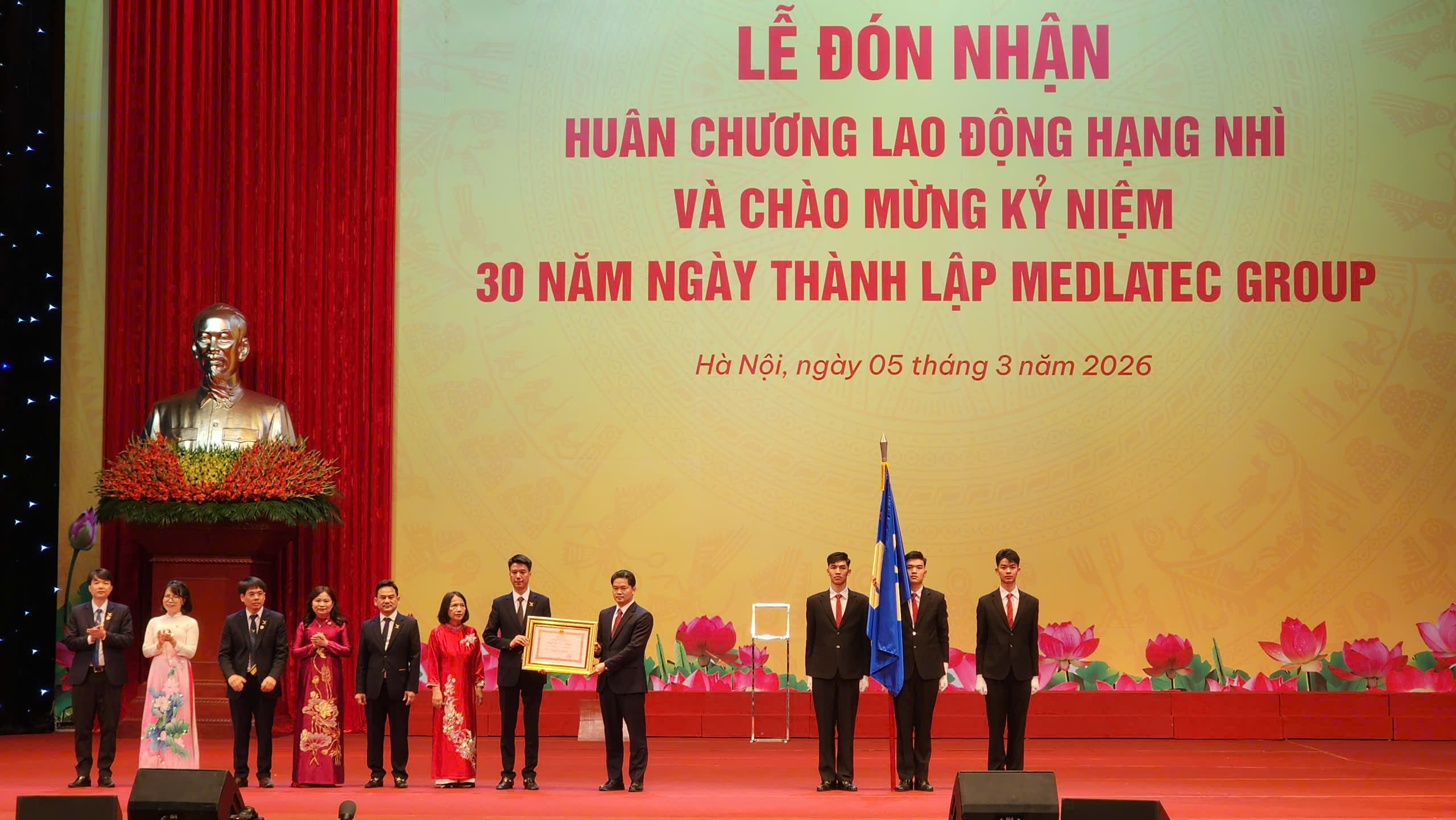 Hệ thống Y tế Medlatec đ&oacute;n nhận Hu&acirc;n chương Lao động hạng Nh&igrave; - Ảnh 1.