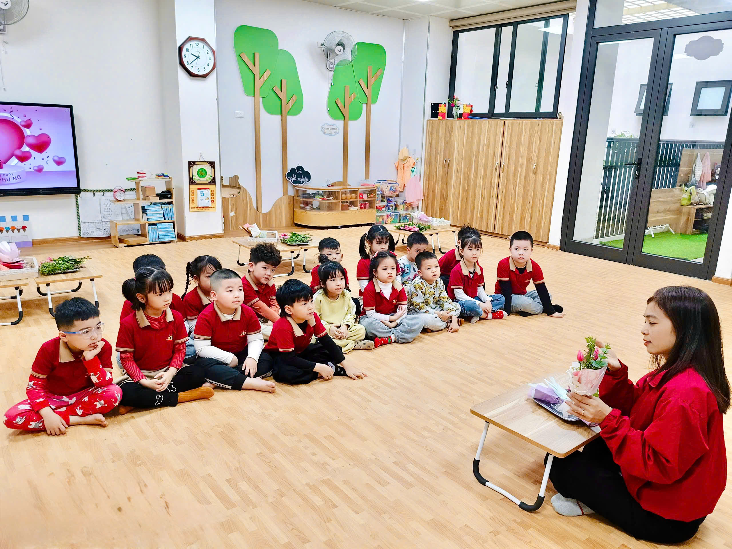 Hiệu trưởng, phó hiệu trưởng mầm non phải trực tiếp giảng dạy 40 giờ mỗi tuần- Ảnh 1.