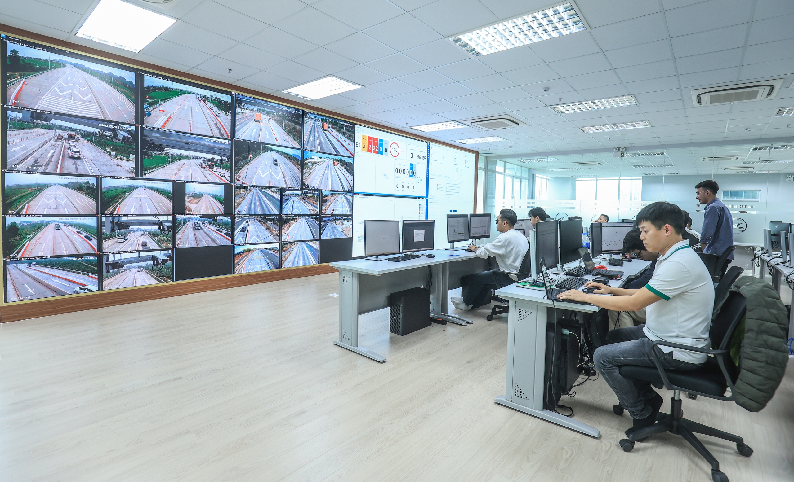 Kh&aacute;m ph&aacute; &ldquo;bộ n&atilde;o&rdquo; gi&aacute;m s&aacute;t thu ph&iacute; cao tốc Bắc - Nam- Ảnh 13.