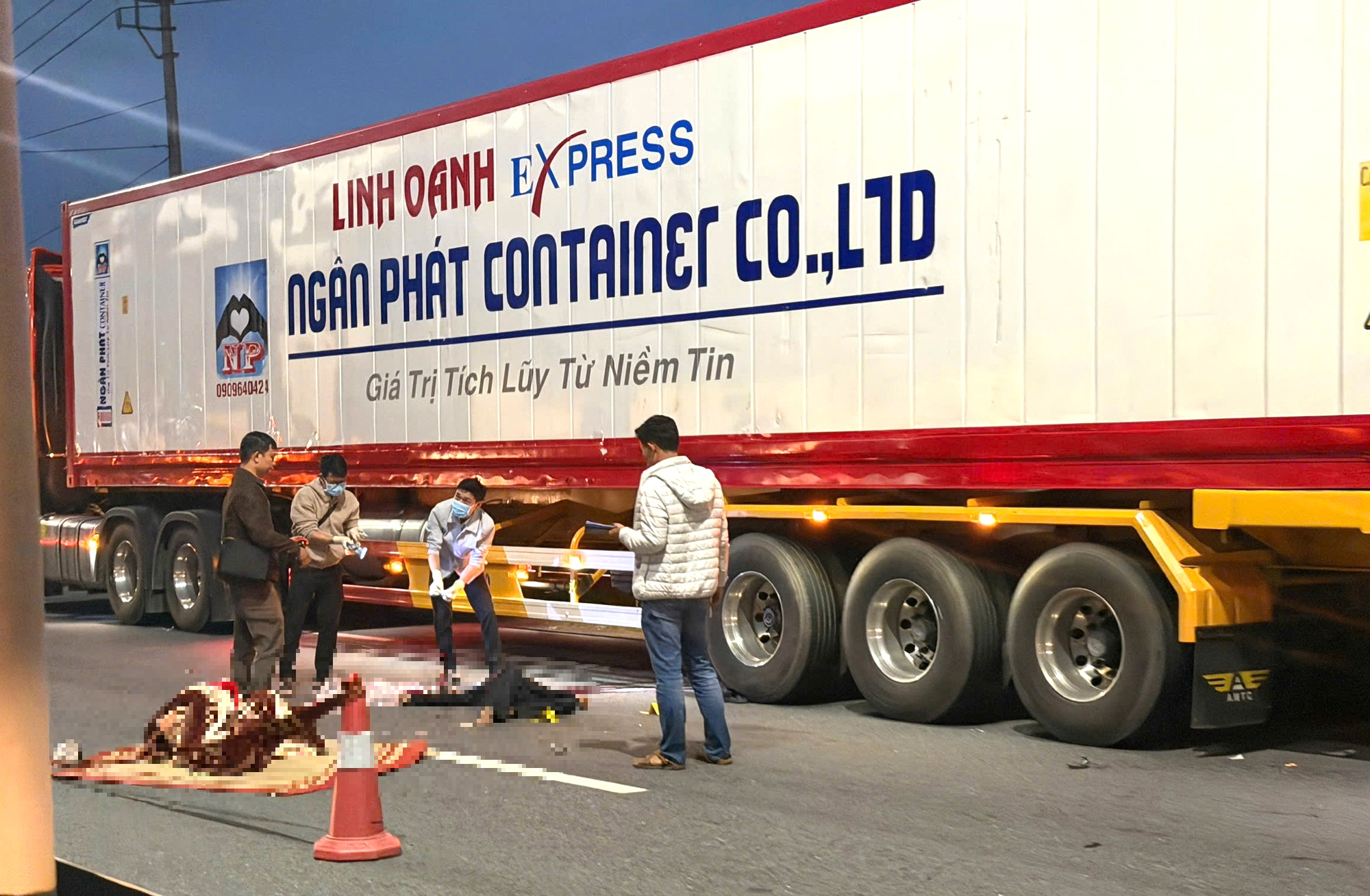 Xe m&aacute;y va chạm xe đầu k&eacute;o tr&ecirc;n QL1 qua Huế, một người tử vong tại chỗ- Ảnh 1.