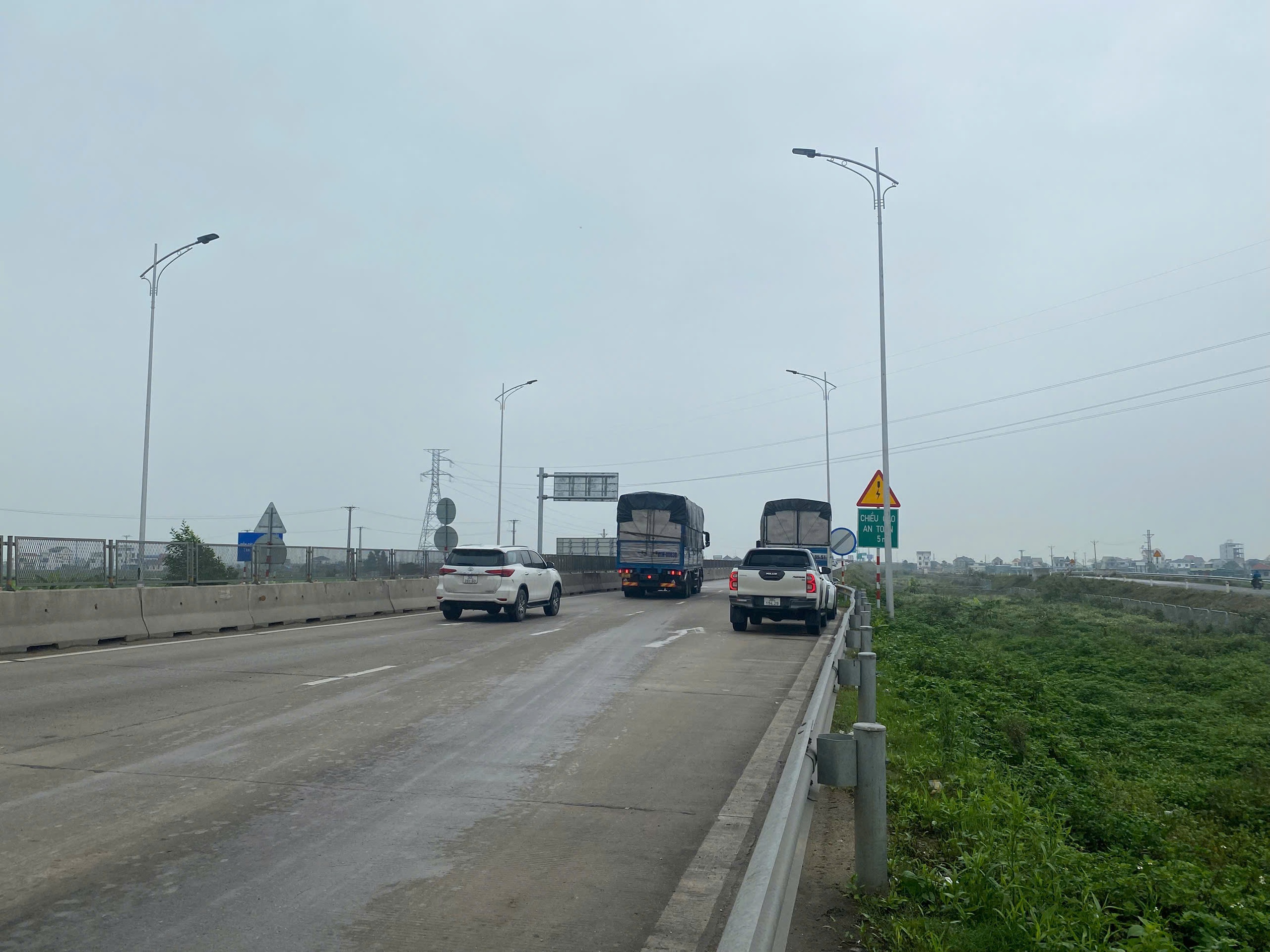 Thu ph&iacute; li&ecirc;n tuyến cao tốc Bắc - Nam: V&igrave; sao phải lắp lại barie tại Diễn Ch&acirc;u - B&atilde;i Vọt?- Ảnh 2.