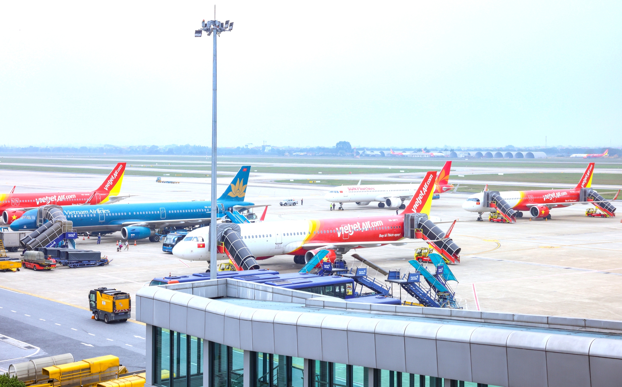 H&agrave;ng kh&ocirc;ng Việt Nam bị t&aacute;c động ra sao trước xung đột Trung Đ&ocirc;ng?- Ảnh 1.