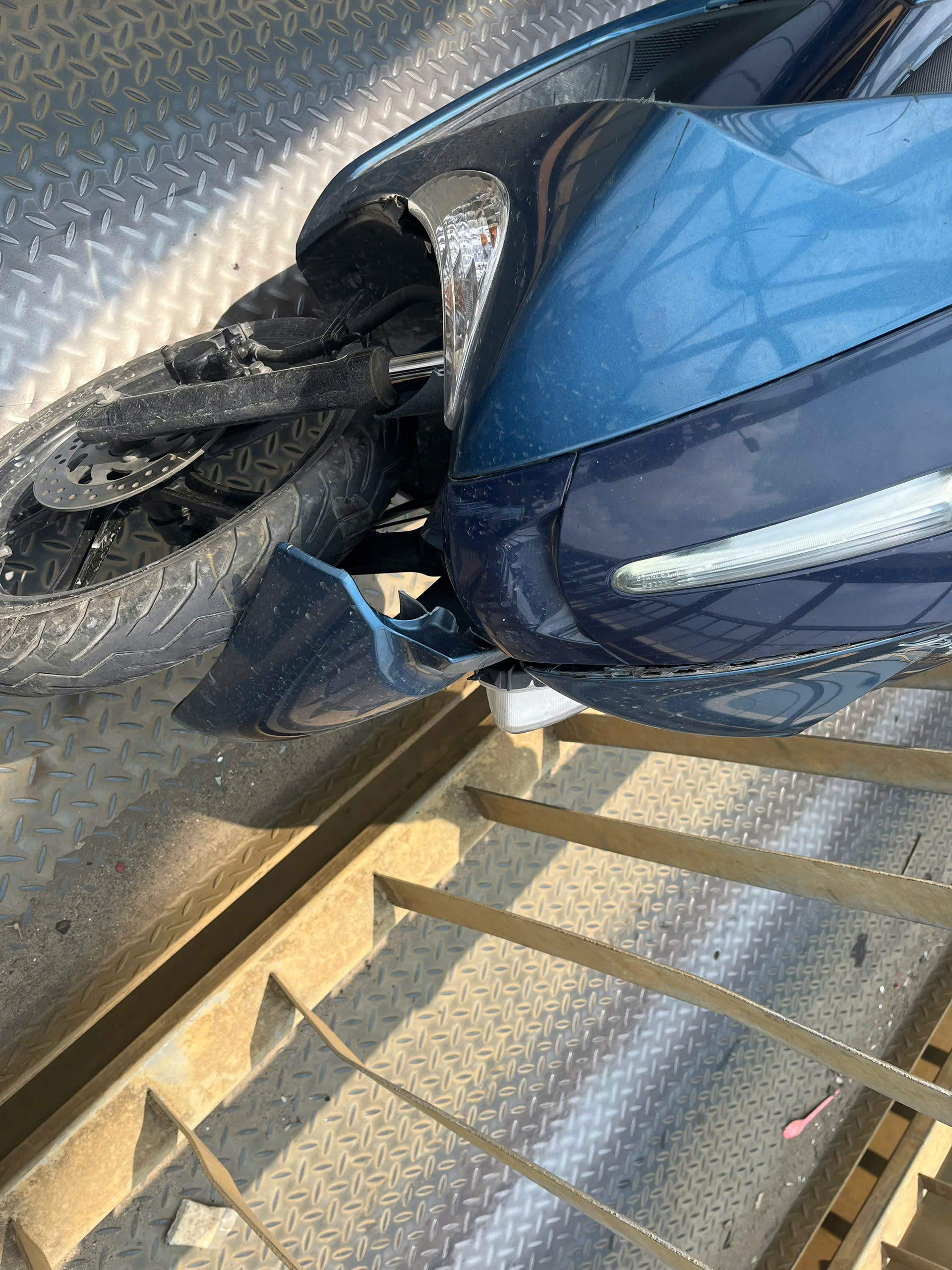 To&agrave;n cảnh vụ s&agrave; lan va chạm khiến thanh ray nhịp số 2 cầu Ghềnh bị cong, m&eacute;o- Ảnh 12.