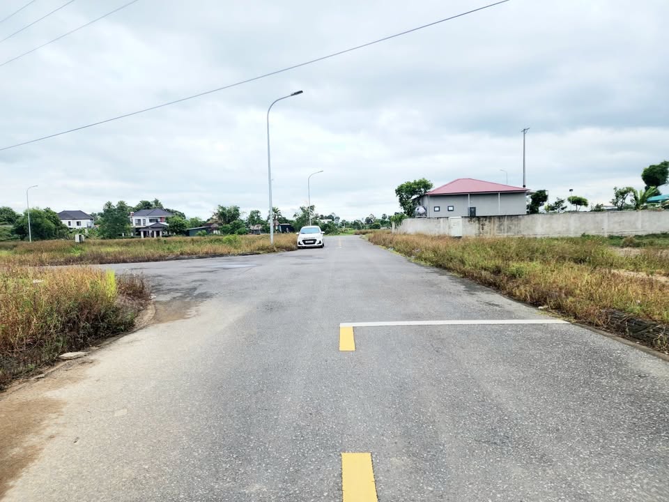 Hà Tĩnh: Giá đất nền ổn định, quỹ nhà thu nhập thấp ít- Ảnh 2.