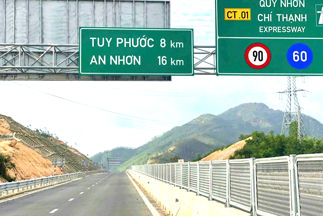 Th&uacute;c tiến độ nh&agrave; thầu thi c&ocirc;ng cao tốc Quy Nhơn - Ch&iacute; Thạnh- Ảnh 1.