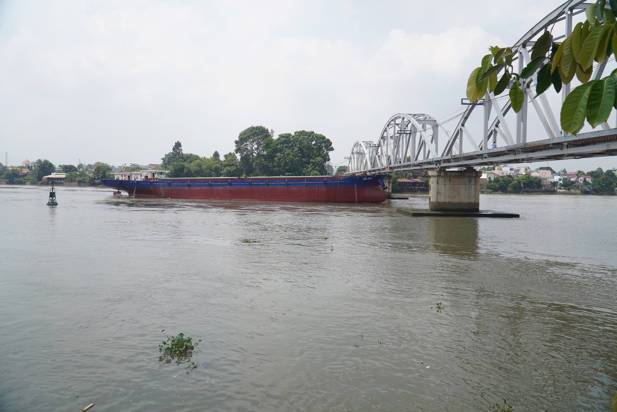 S&agrave; lan va chạm cầu Ghềnh ở Đồng Nai: Tạm phong tỏa hiện trường, x&aacute;c minh nguy&ecirc;n nh&acirc;n- Ảnh 1.