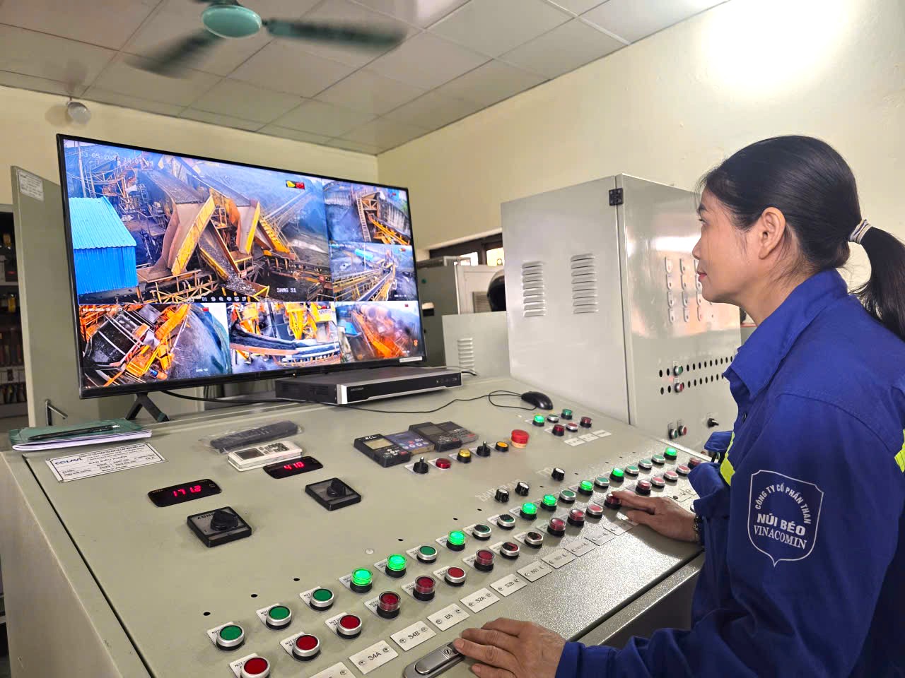 Những b&ocirc;ng hoa "Hai giỏi" giữa l&ograve;ng ng&agrave;nh Than- Ảnh 1.