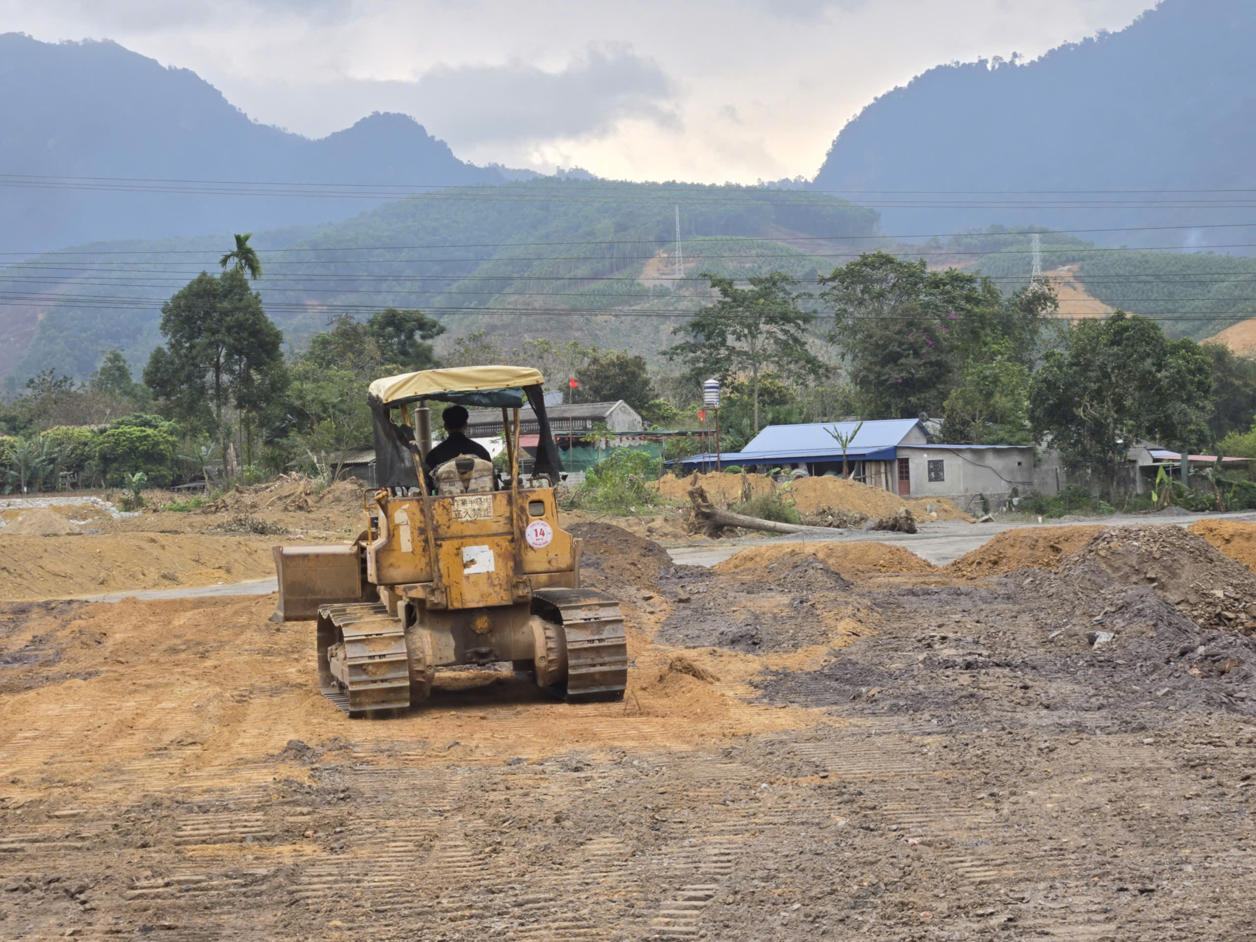 Đồng thuận giao đất, cao tốc Chợ Mới - Bắc Kạn tăng tốc thi c&ocirc;ng- Ảnh 5.