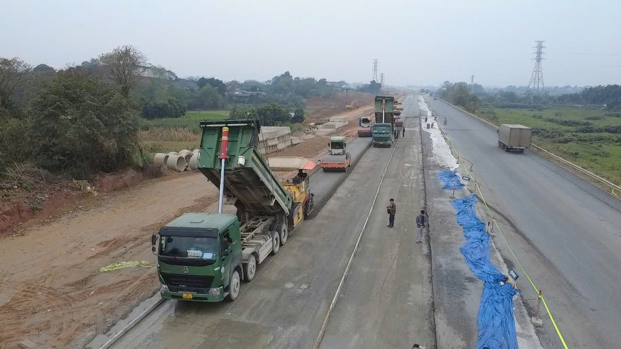 Tăng tốc thi c&ocirc;ng tuyến nối 2 cao tốc ở Ph&uacute; Thọ, nỗ lực th&ocirc;ng xe dịp 30/4- Ảnh 6.