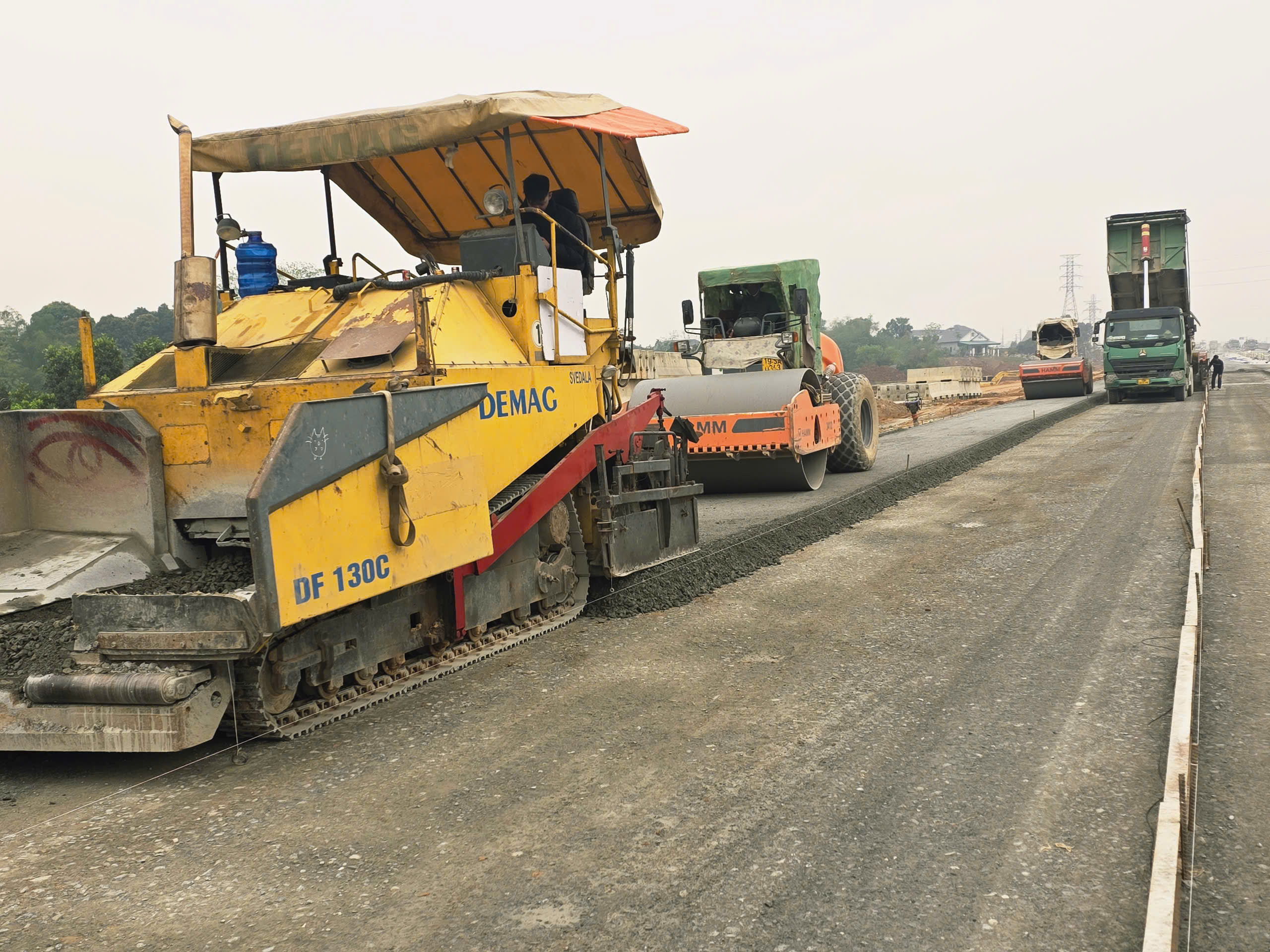 Tăng tốc thi c&ocirc;ng tuyến nối 2 cao tốc ở Ph&uacute; Thọ, nỗ lực th&ocirc;ng xe dịp 30/4- Ảnh 7.