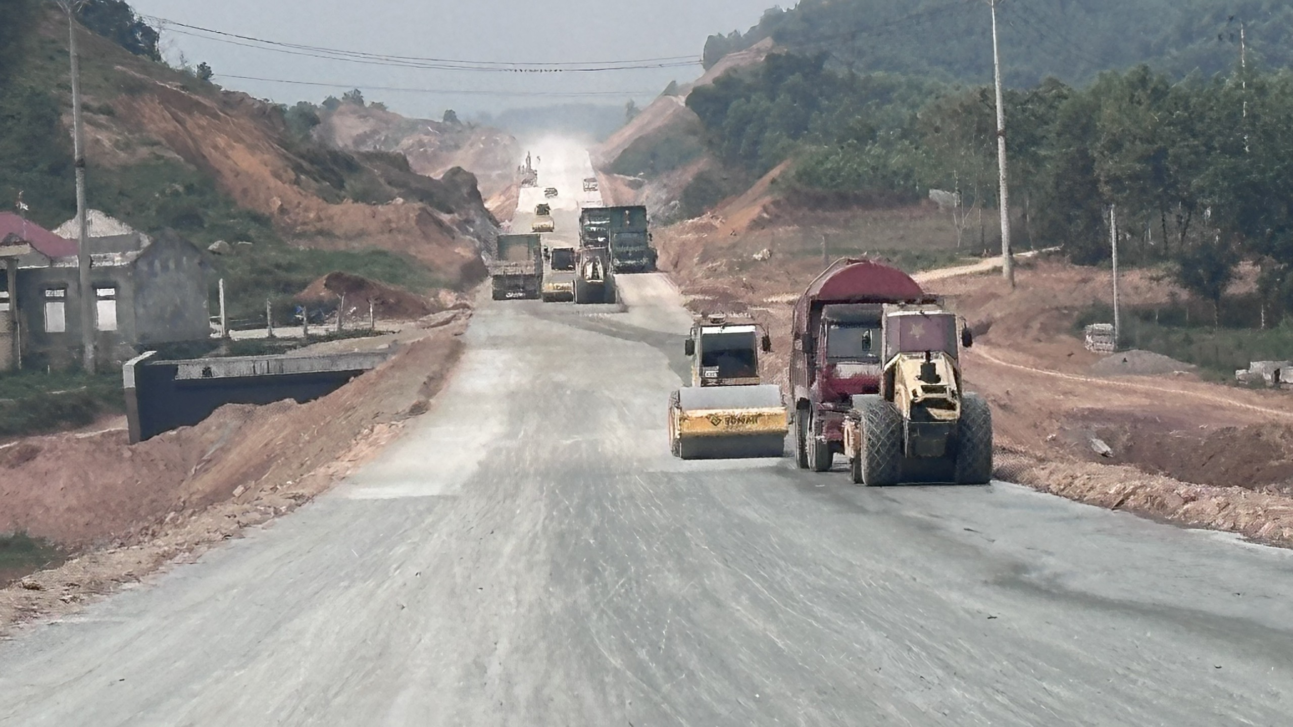 Tăng ca, tăng k&iacute;p đẩy nhanh tiến độ cao tốc Tuy&ecirc;n Quang - H&agrave; Giang- Ảnh 2.