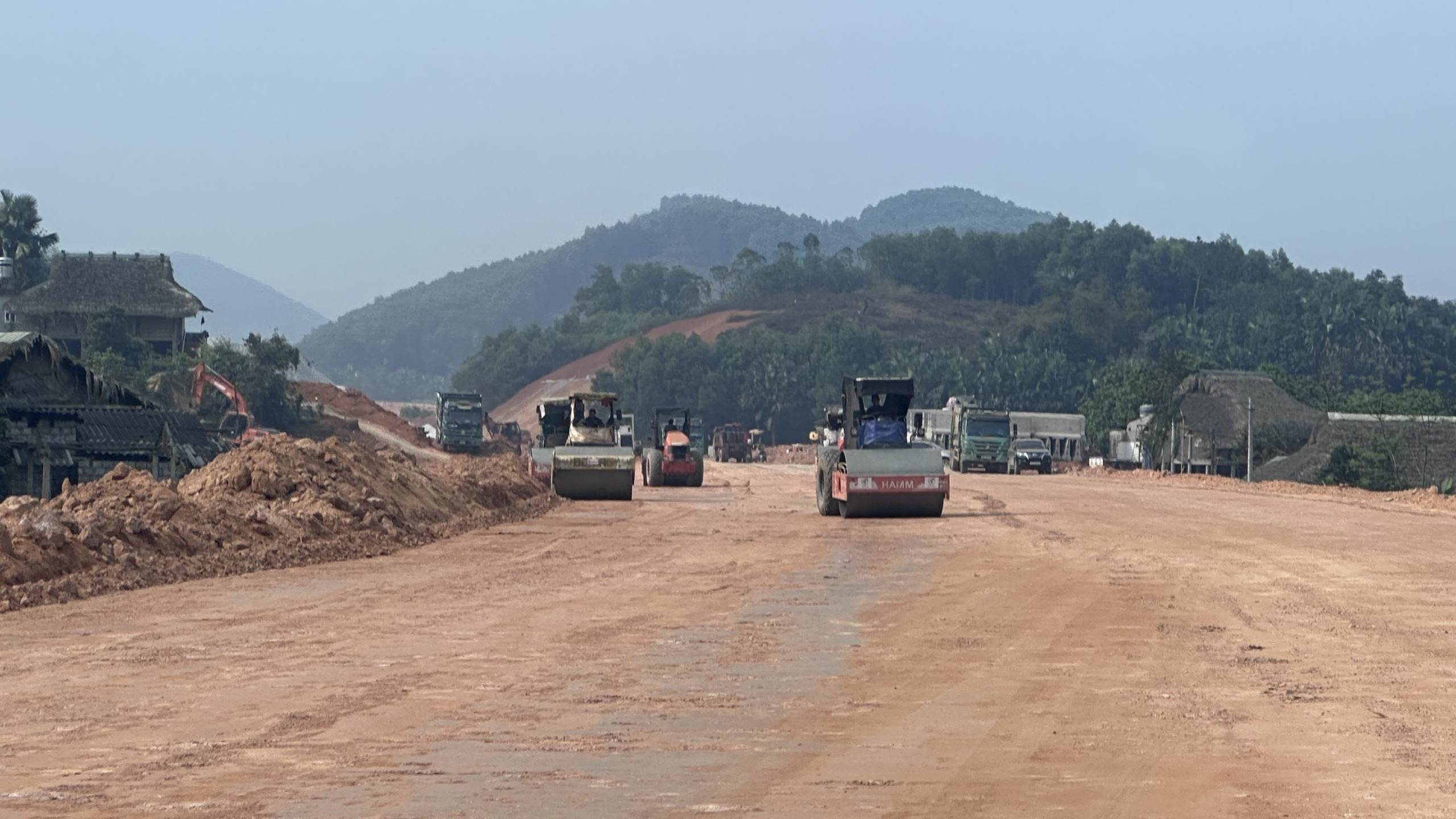 Tăng ca, tăng k&iacute;p đẩy nhanh tiến độ cao tốc Tuy&ecirc;n Quang - H&agrave; Giang- Ảnh 8.