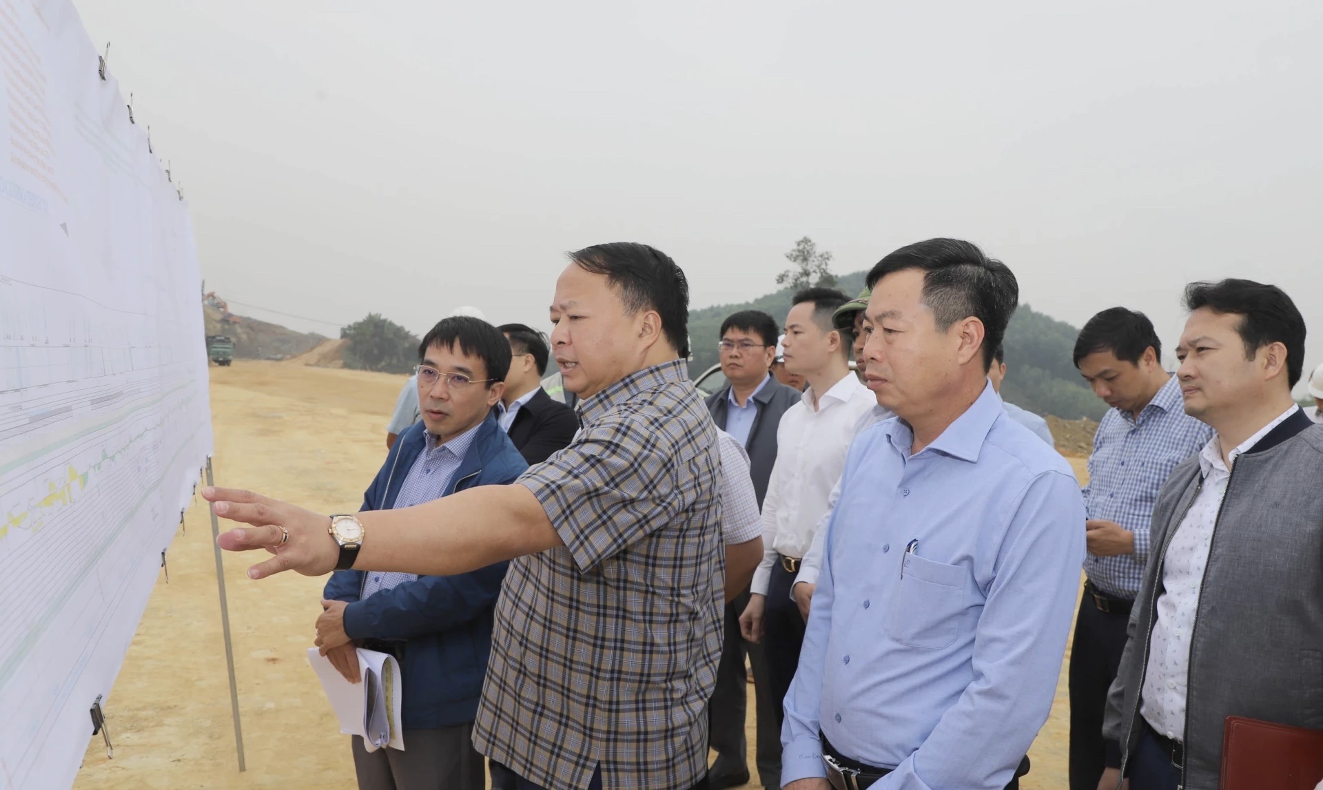 Tăng ca, tăng k&iacute;p đẩy nhanh tiến độ cao tốc Tuy&ecirc;n Quang - H&agrave; Giang- Ảnh 18.