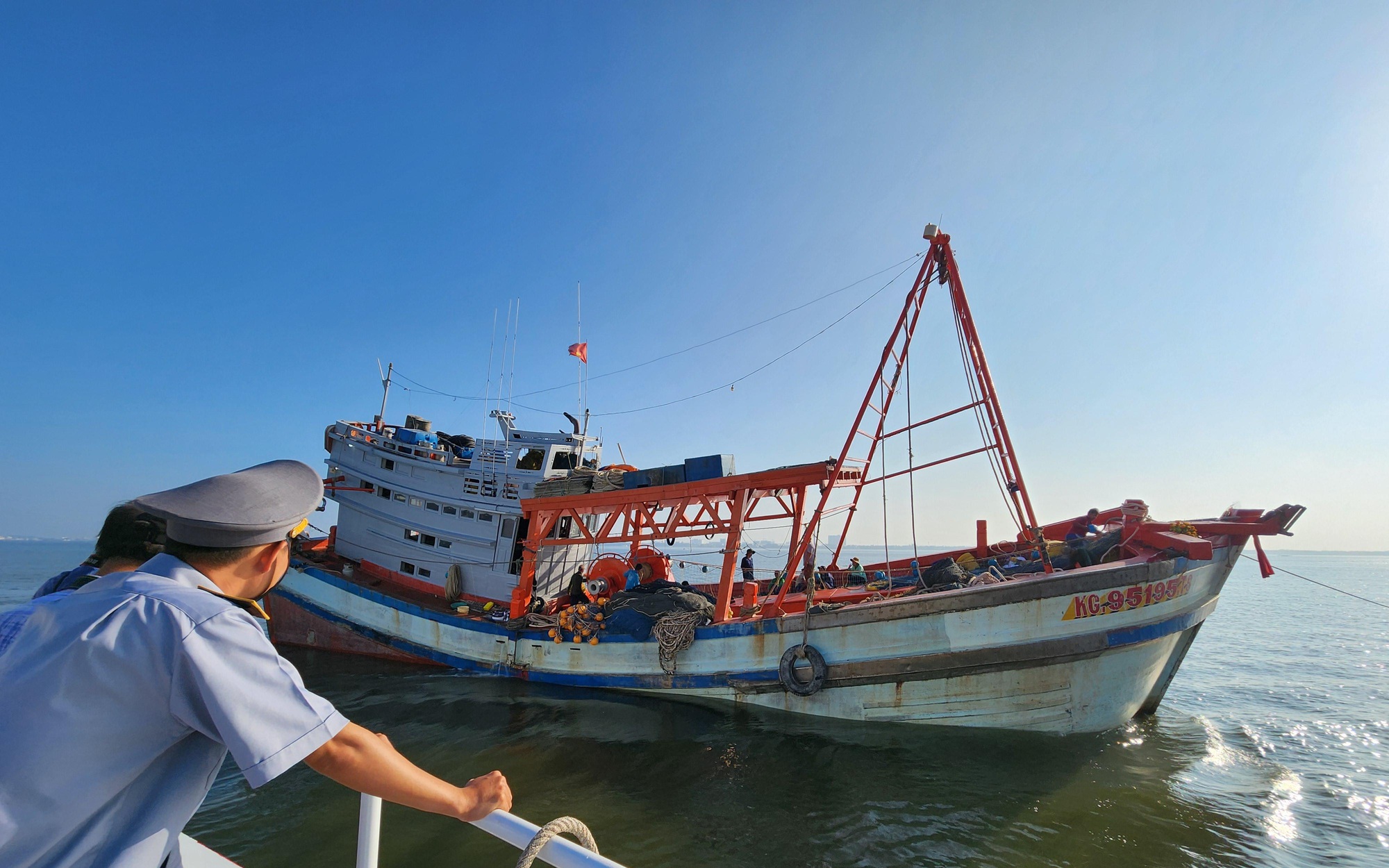 An Giang đề xuất d&ugrave;ng trạm bi&ecirc;n ph&ograve;ng l&agrave;m &ldquo;th&ugrave;ng phiếu di động&rdquo; cho ngư d&acirc;n